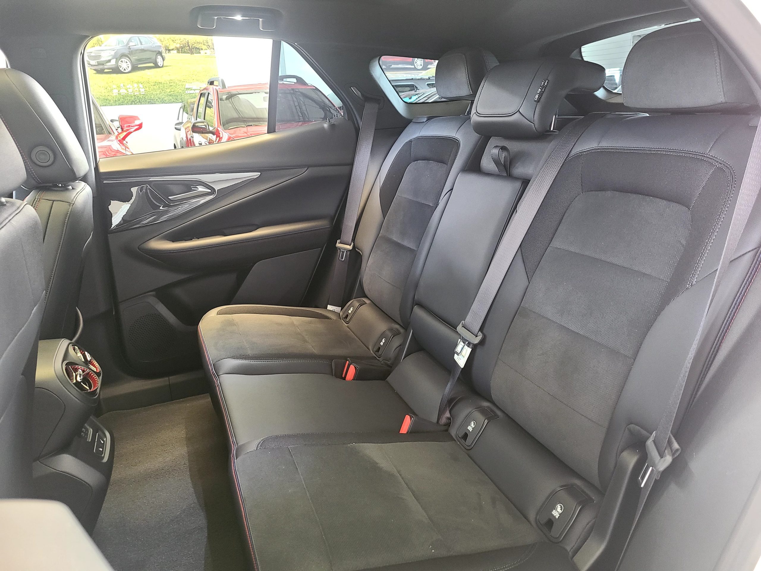 
								BLAZER EV RS AT full									