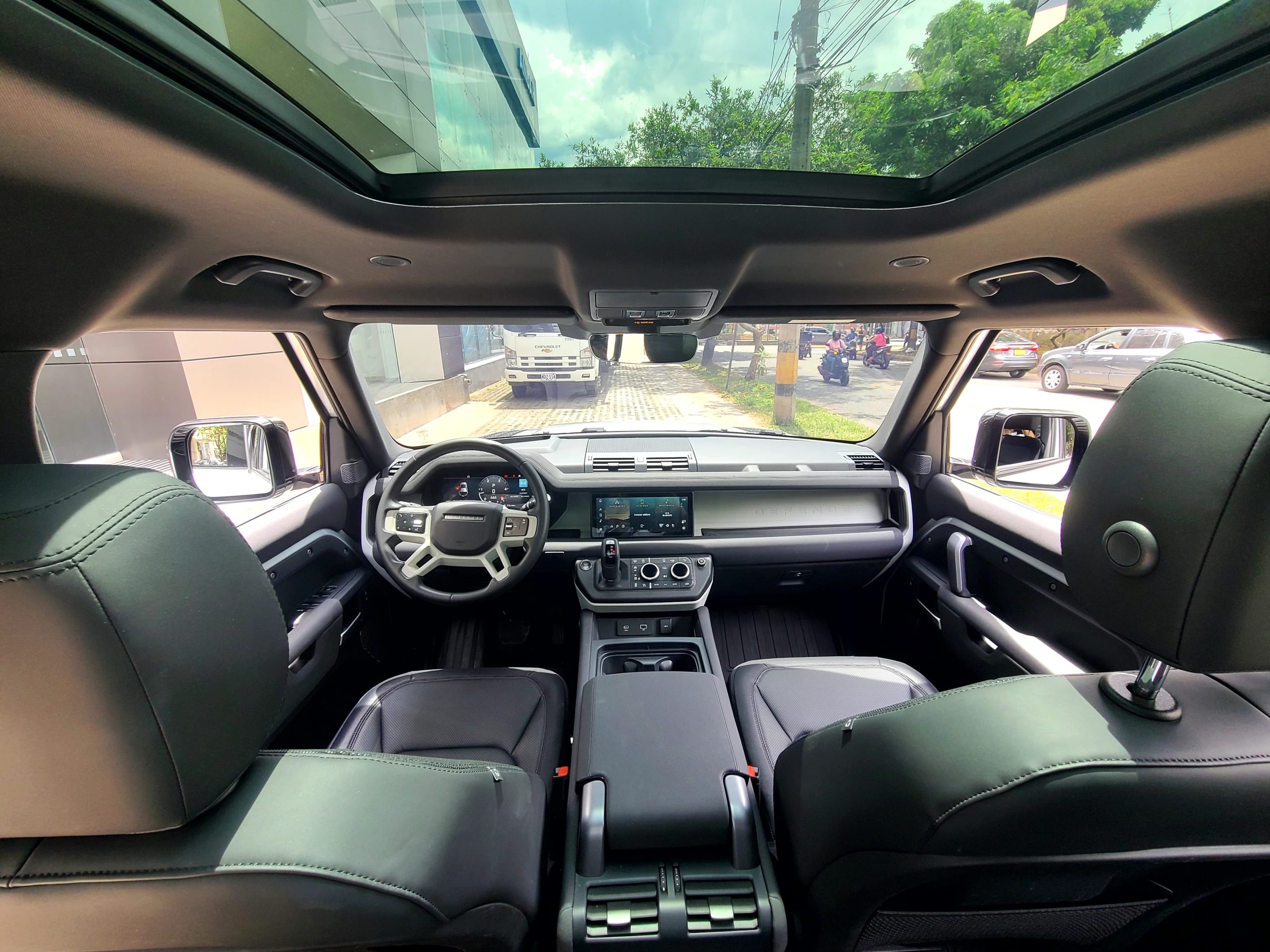 
								DEFENDER 110 3.0D full									