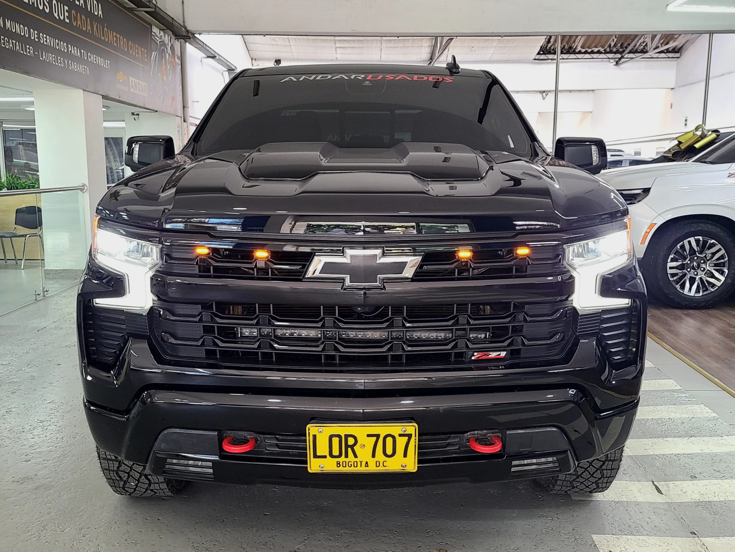
								SILVERADO Z71 AT full									