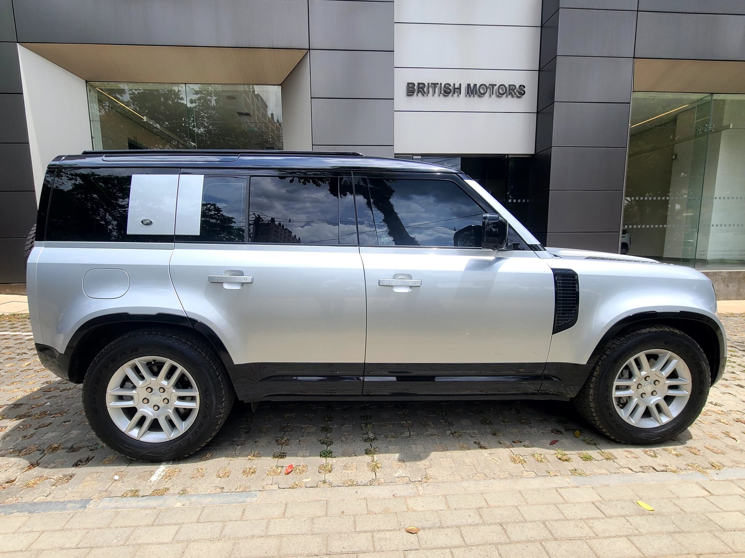 
								DEFENDER 110 3.0D full									