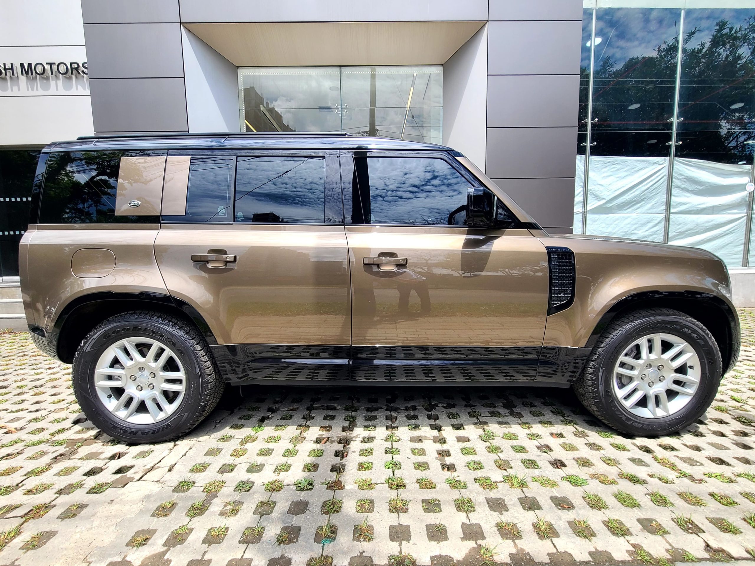 
								DEFENDER 110 3.0D full									