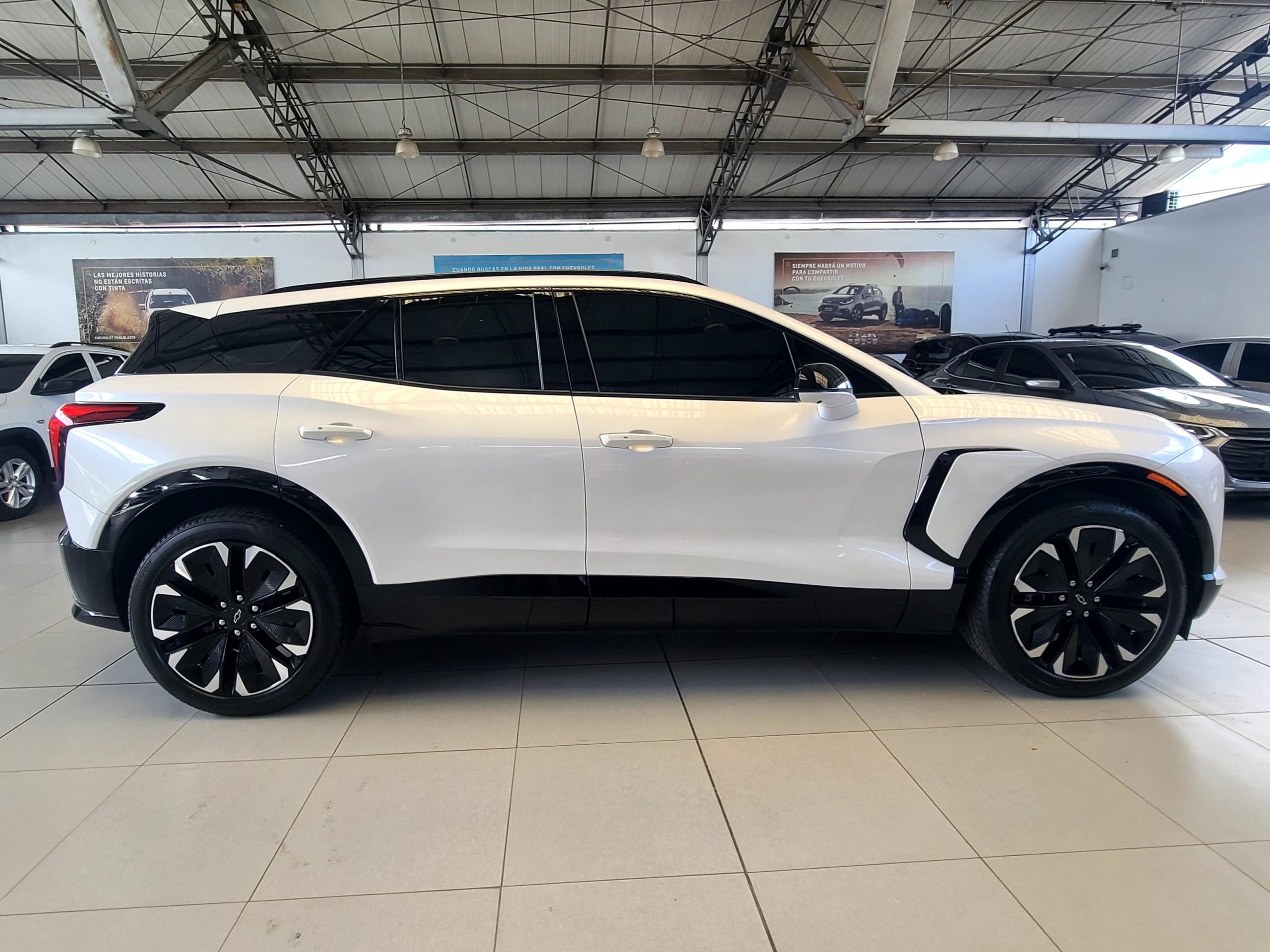 
								BLAZER EV RS AT full									