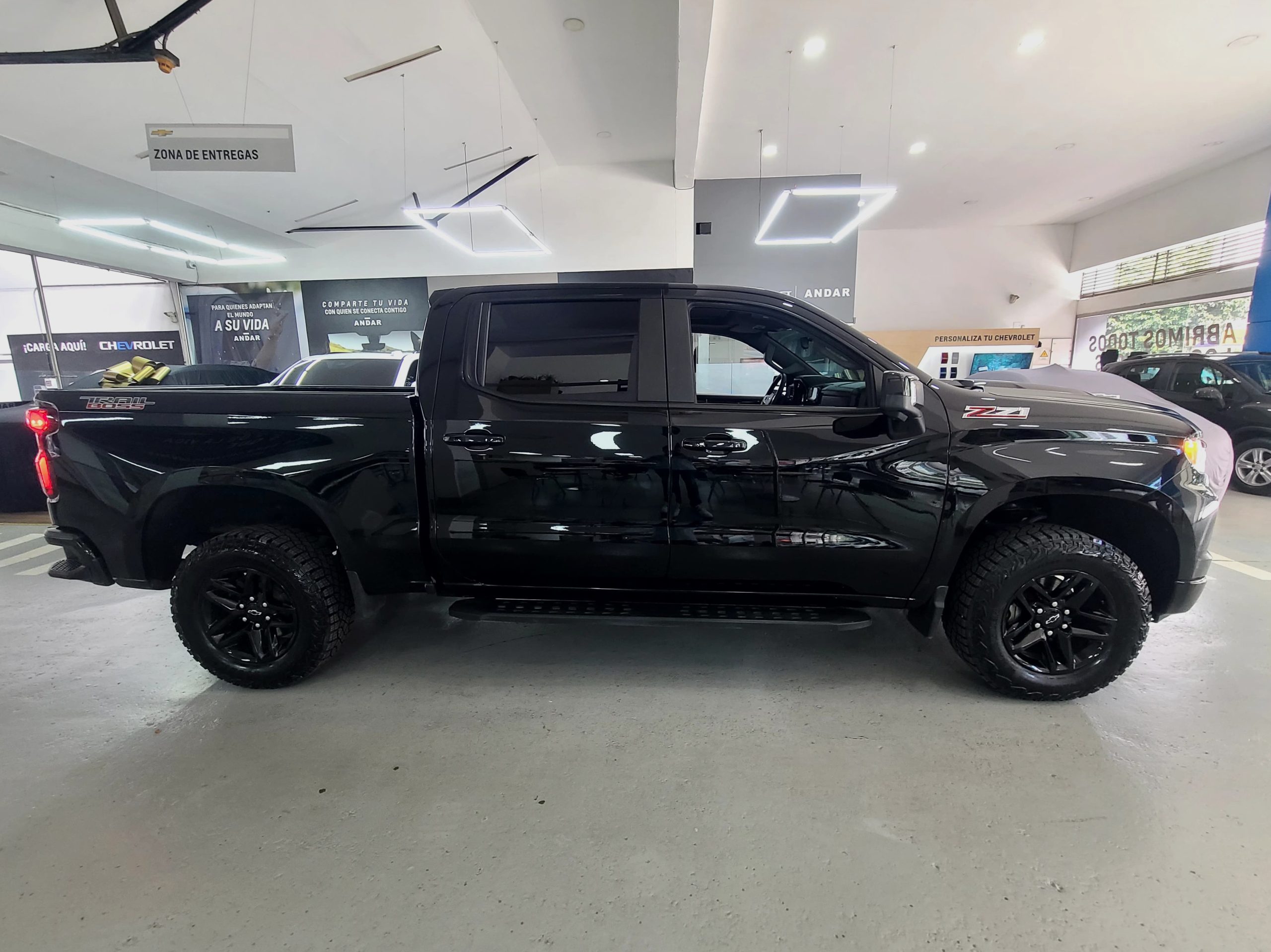 
								SILVERADO Z71 AT full									