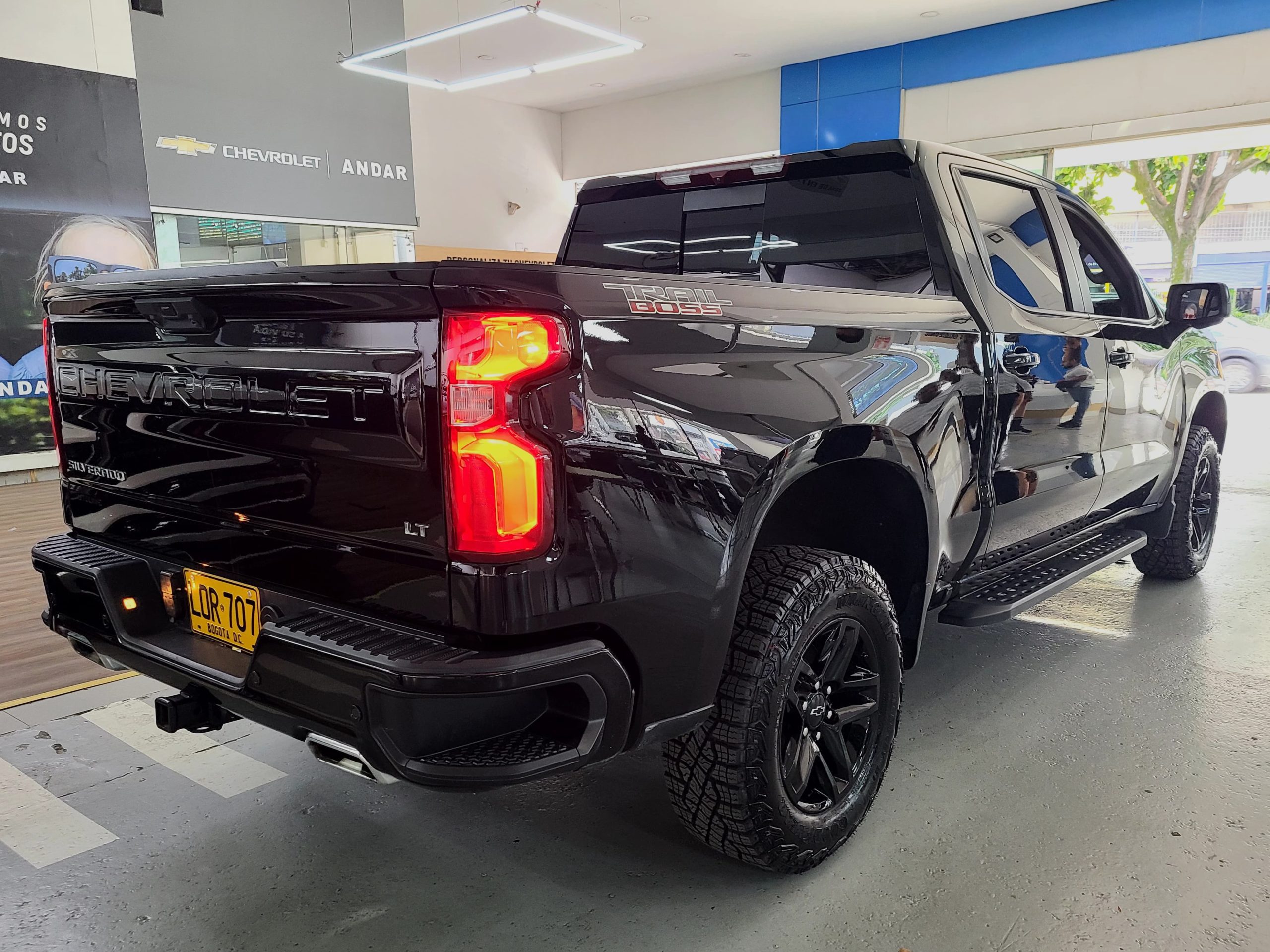 
								SILVERADO Z71 AT full									