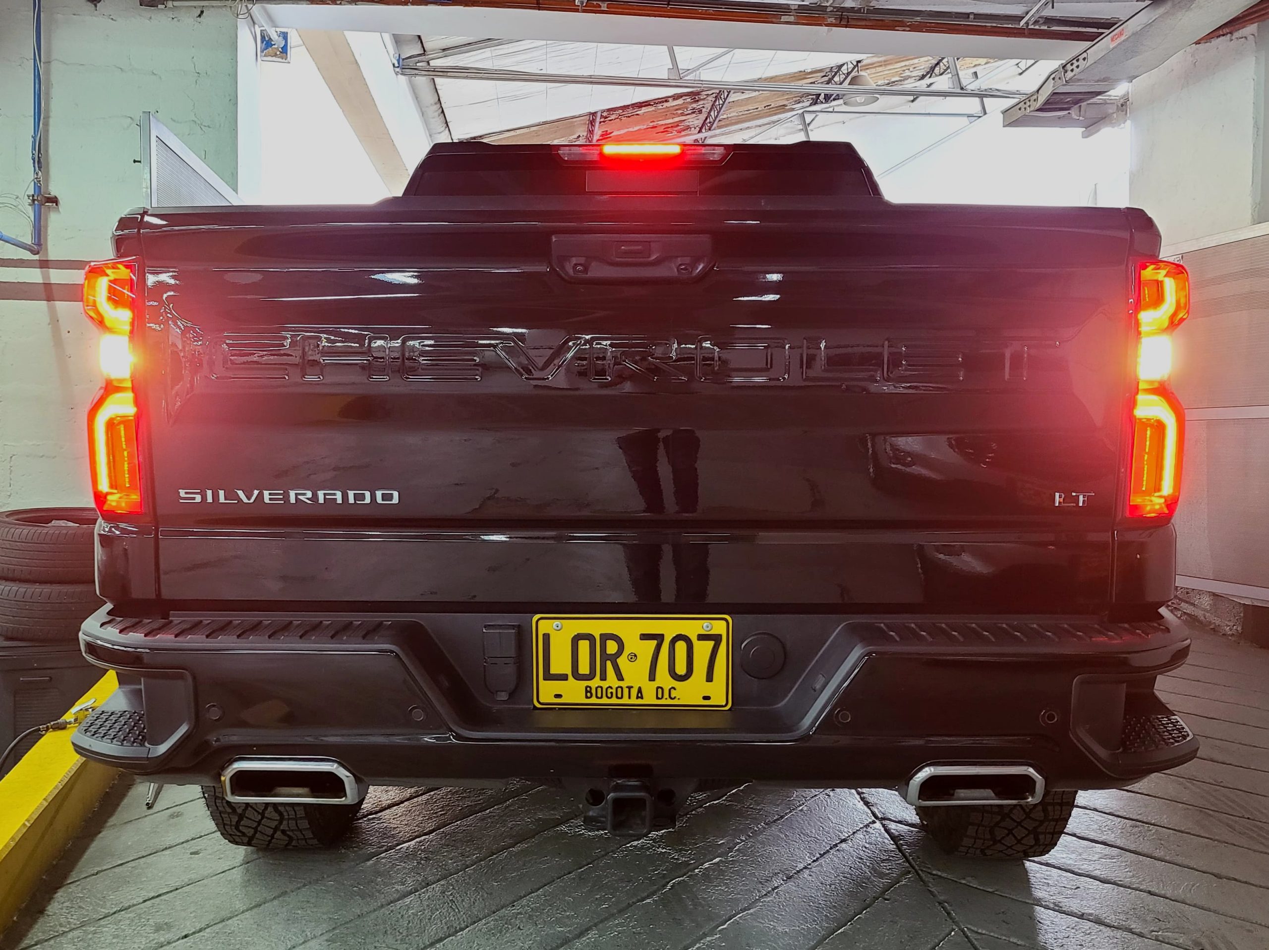 
								SILVERADO Z71 AT full									