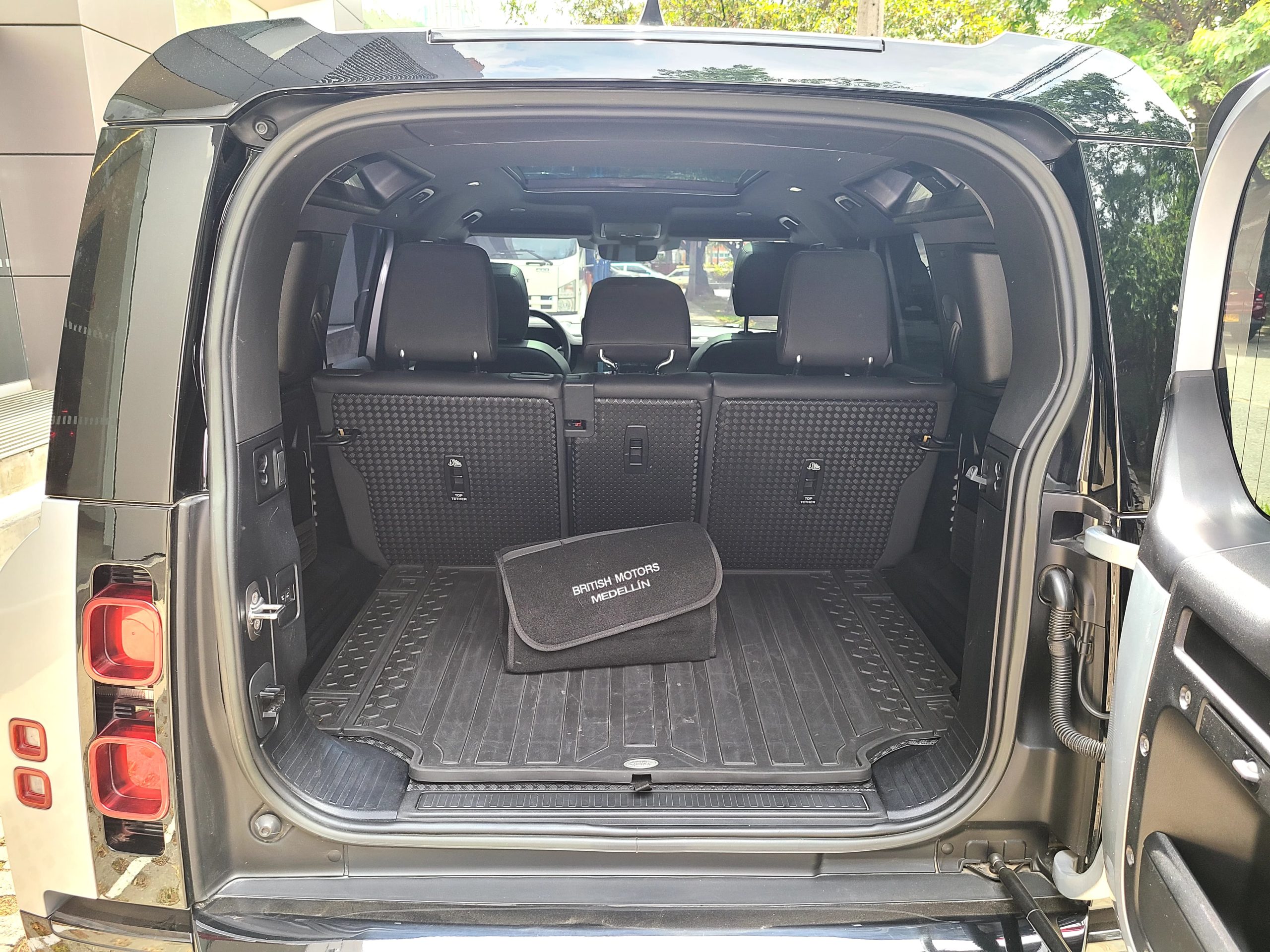 
								DEFENDER 110 3.0D full									