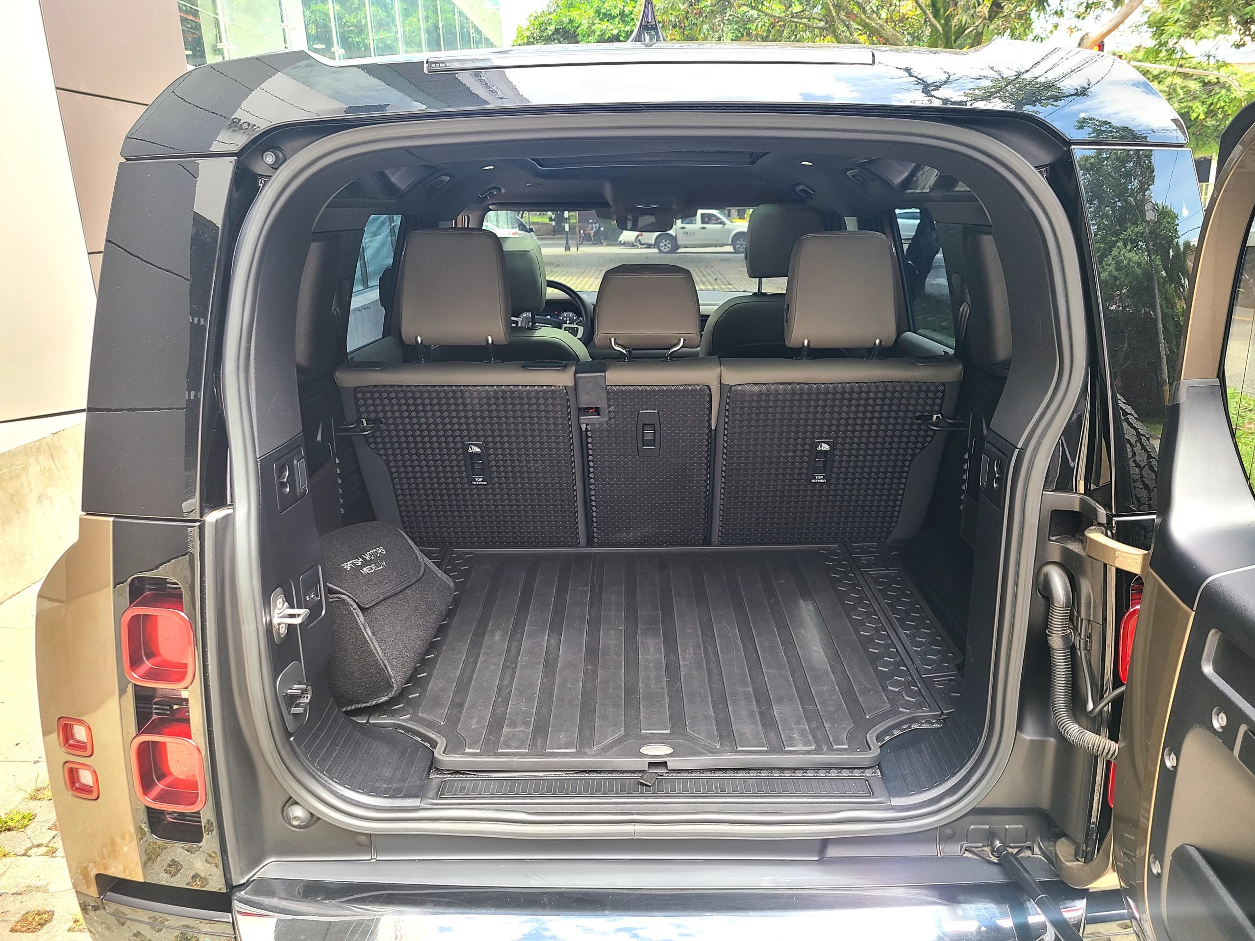 
								DEFENDER 110 3.0D full									