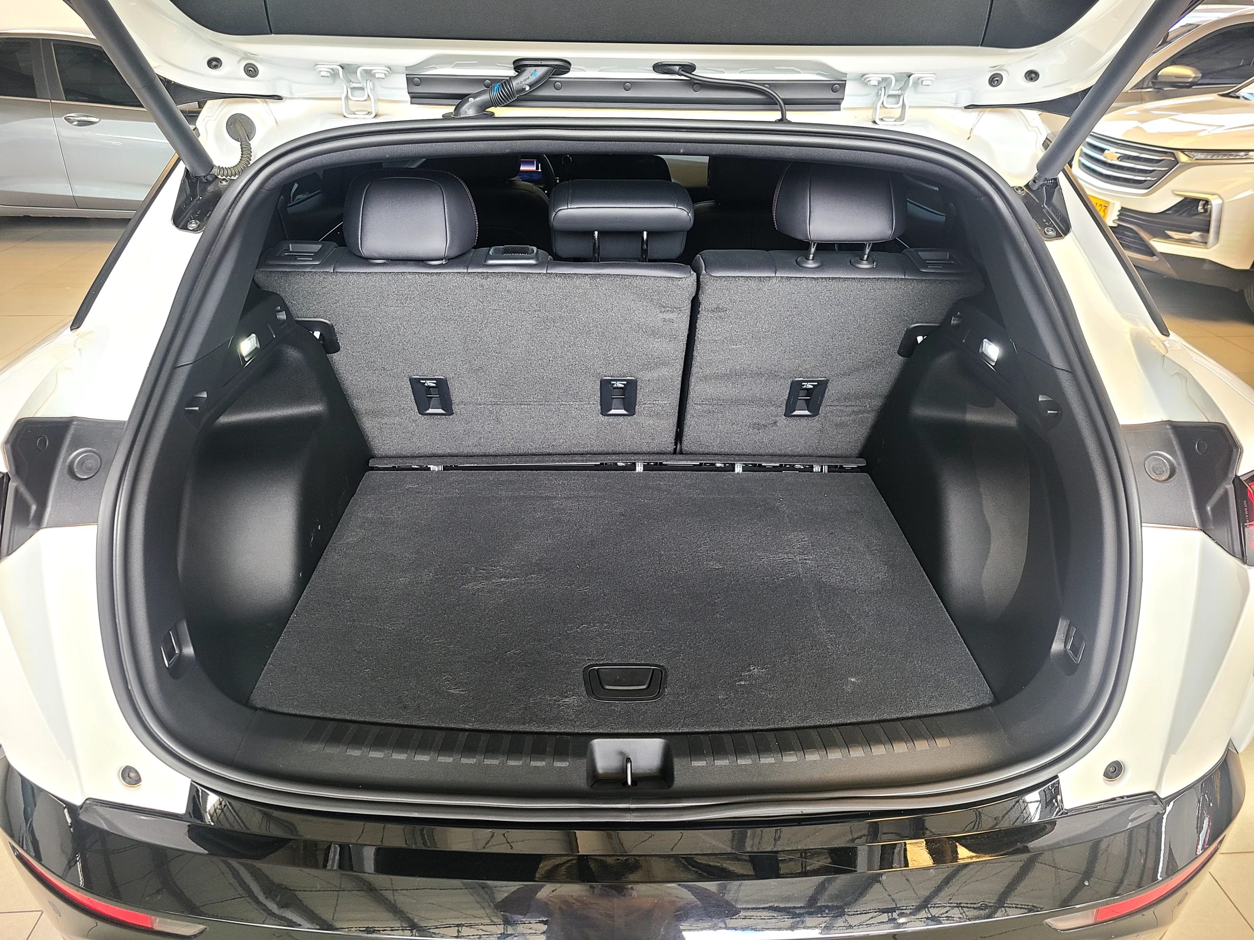 
								BLAZER EV RS AT full									