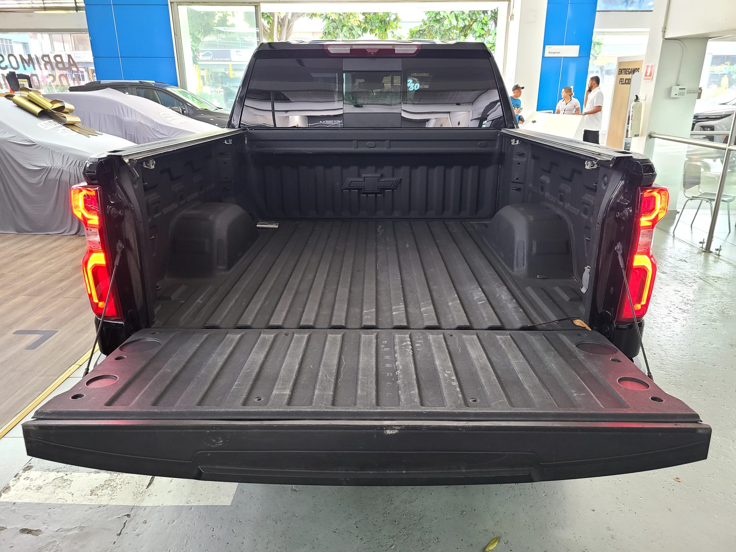 
								SILVERADO Z71 AT full									