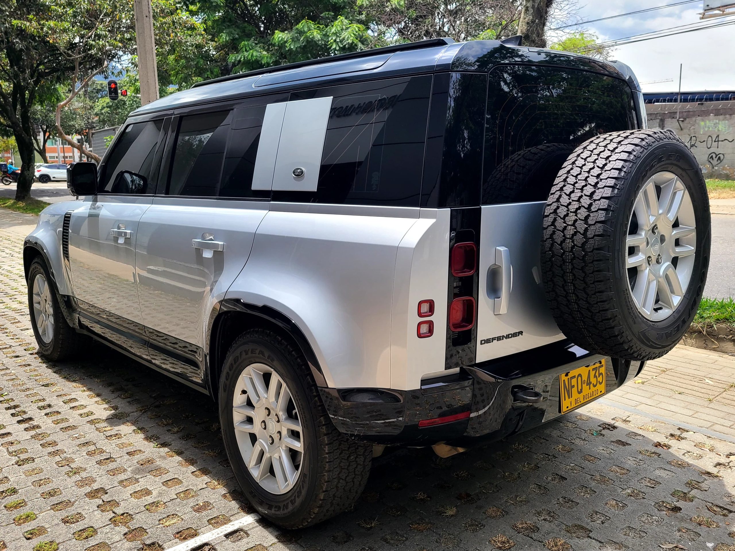 
								DEFENDER 110 3.0D full									