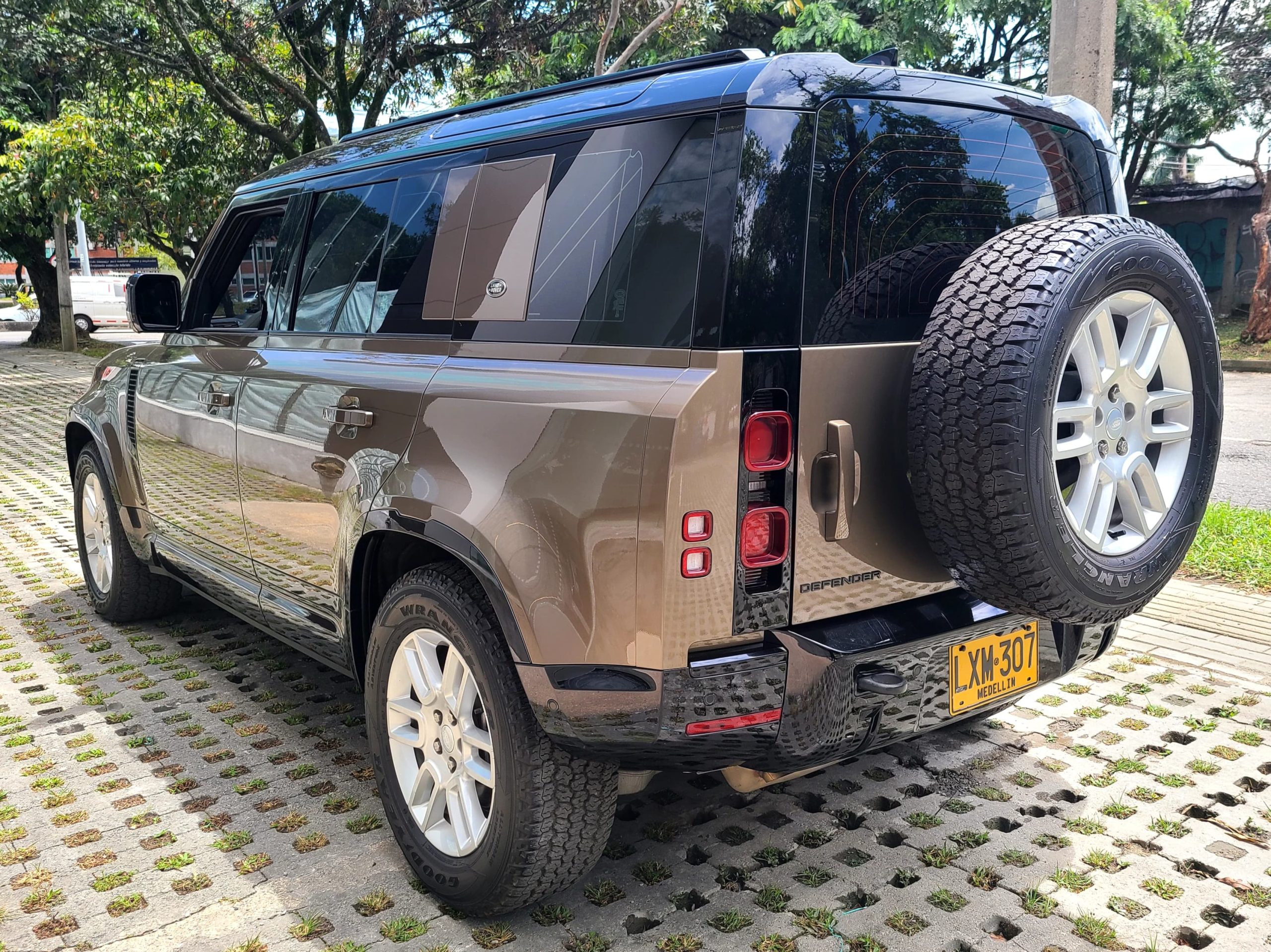 
								DEFENDER 110 3.0D full									