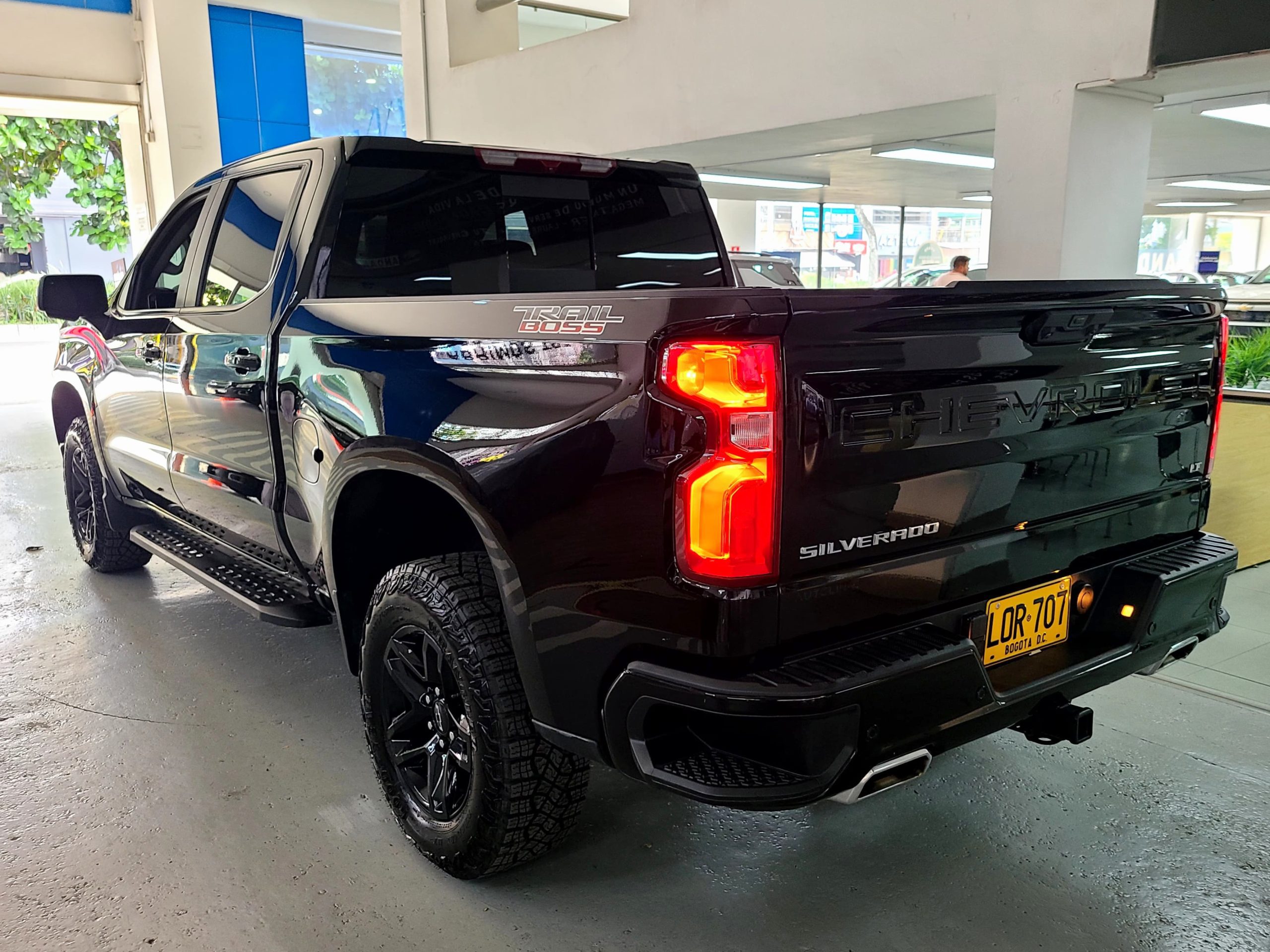 
								SILVERADO Z71 AT full									