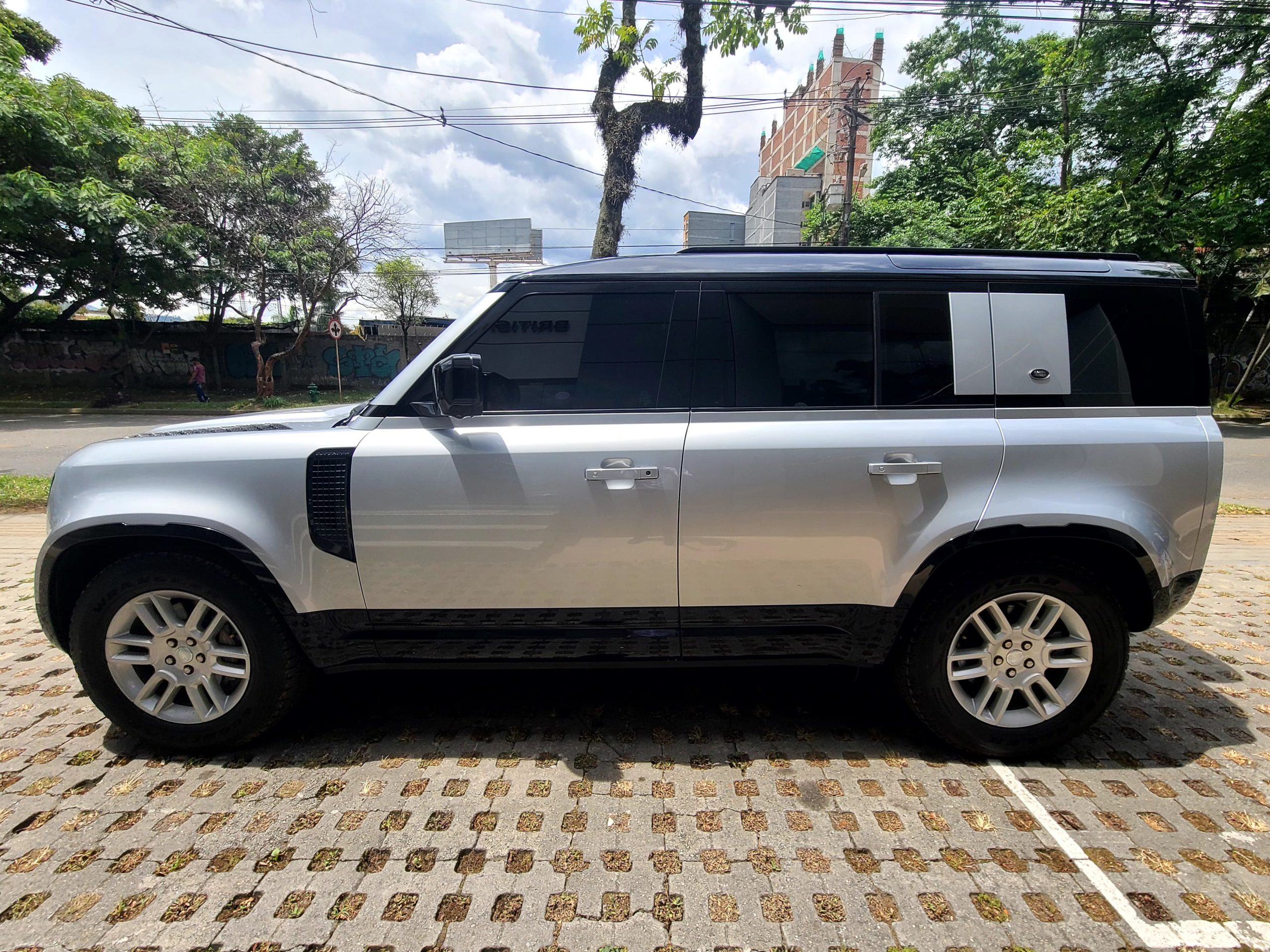 
								DEFENDER 110 3.0D full									