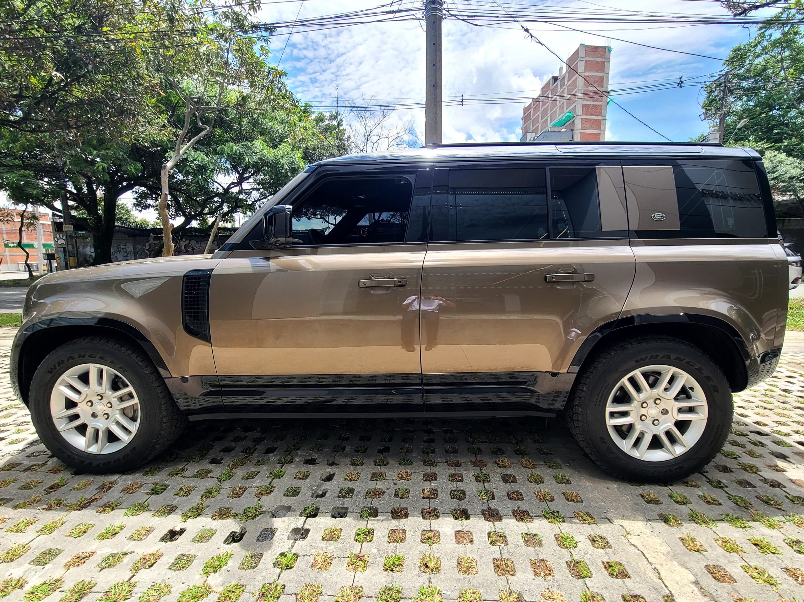 
								DEFENDER 110 3.0D full									