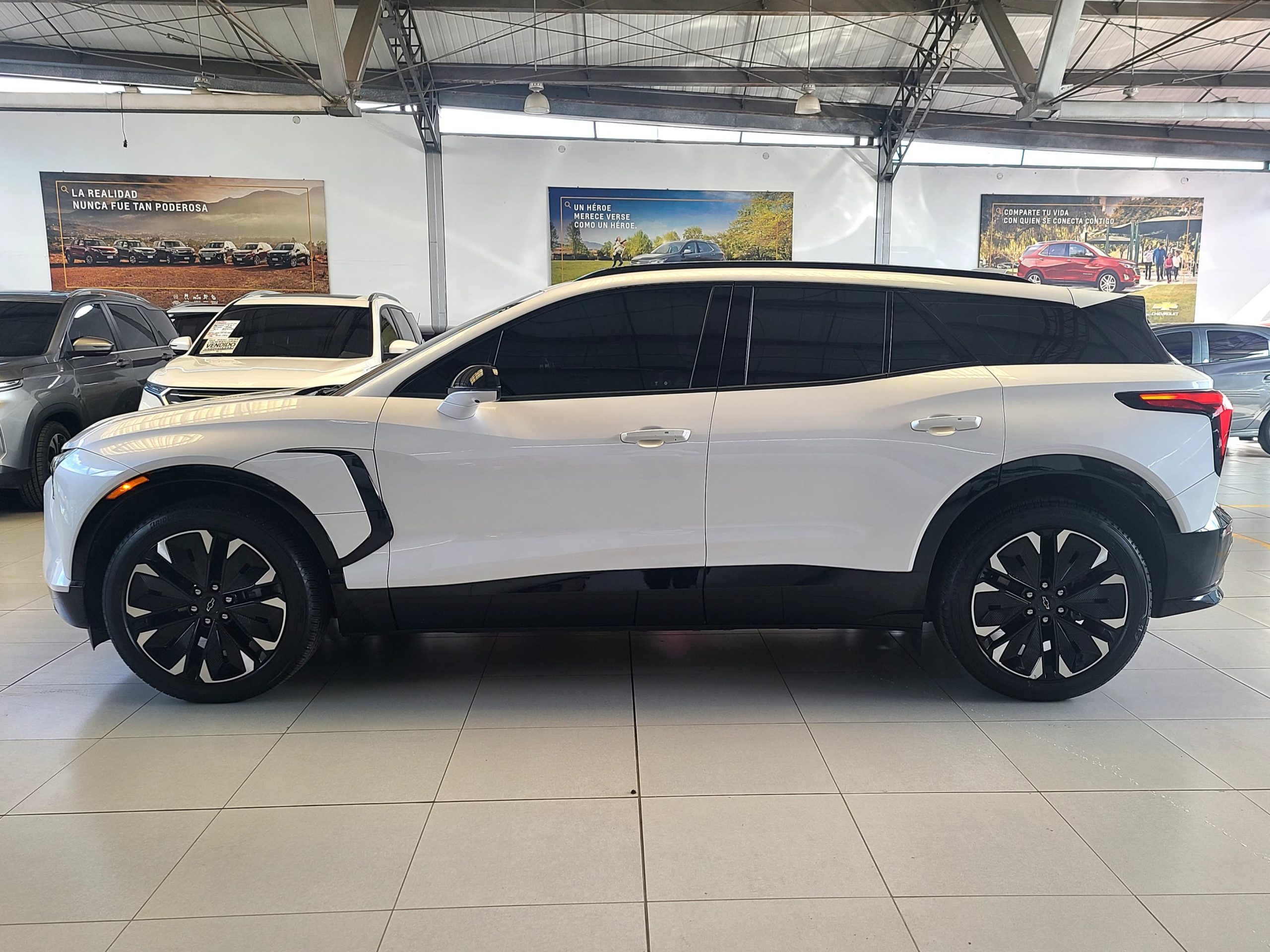 
								BLAZER EV RS AT full									