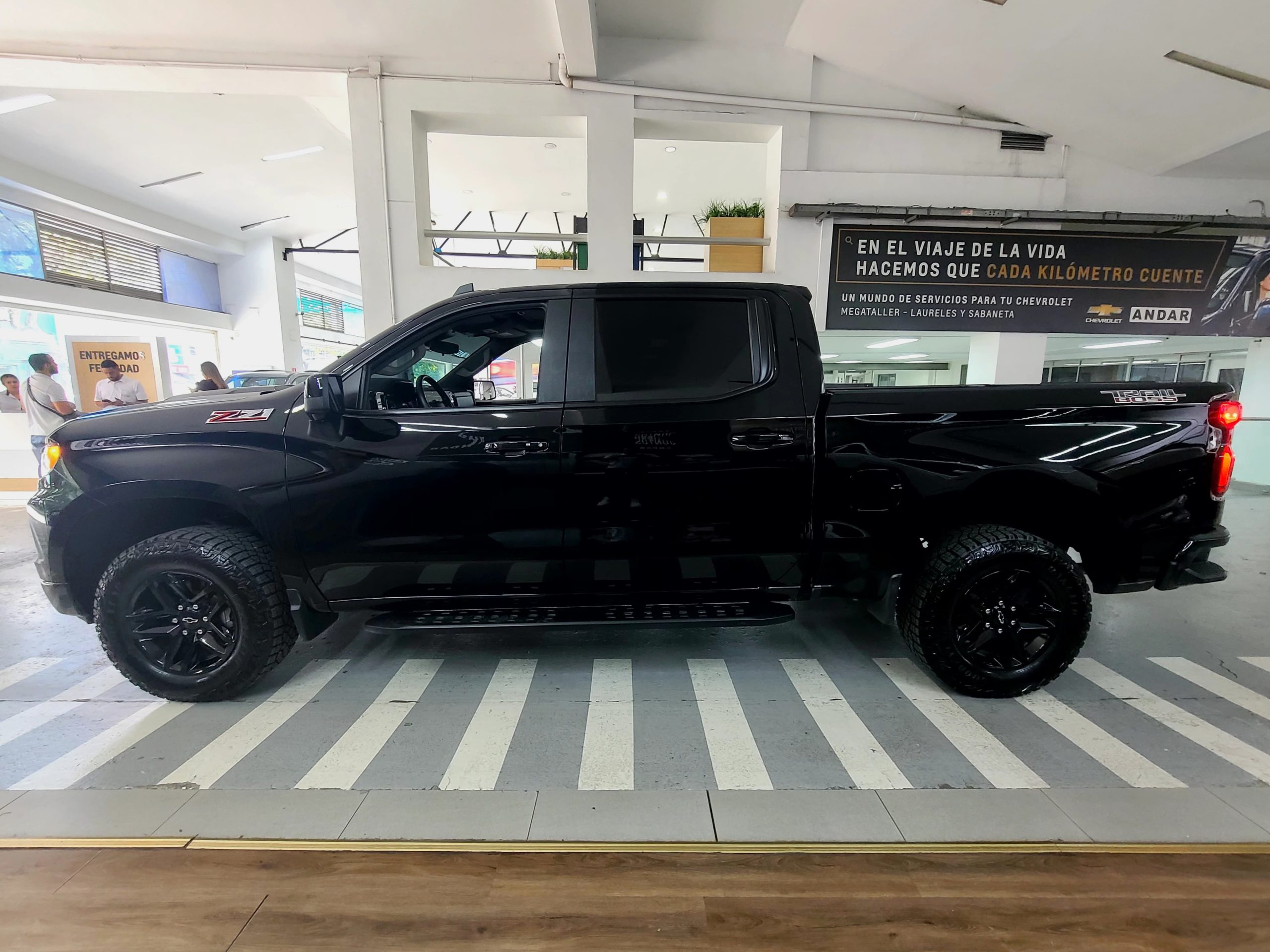 
								SILVERADO Z71 AT full									