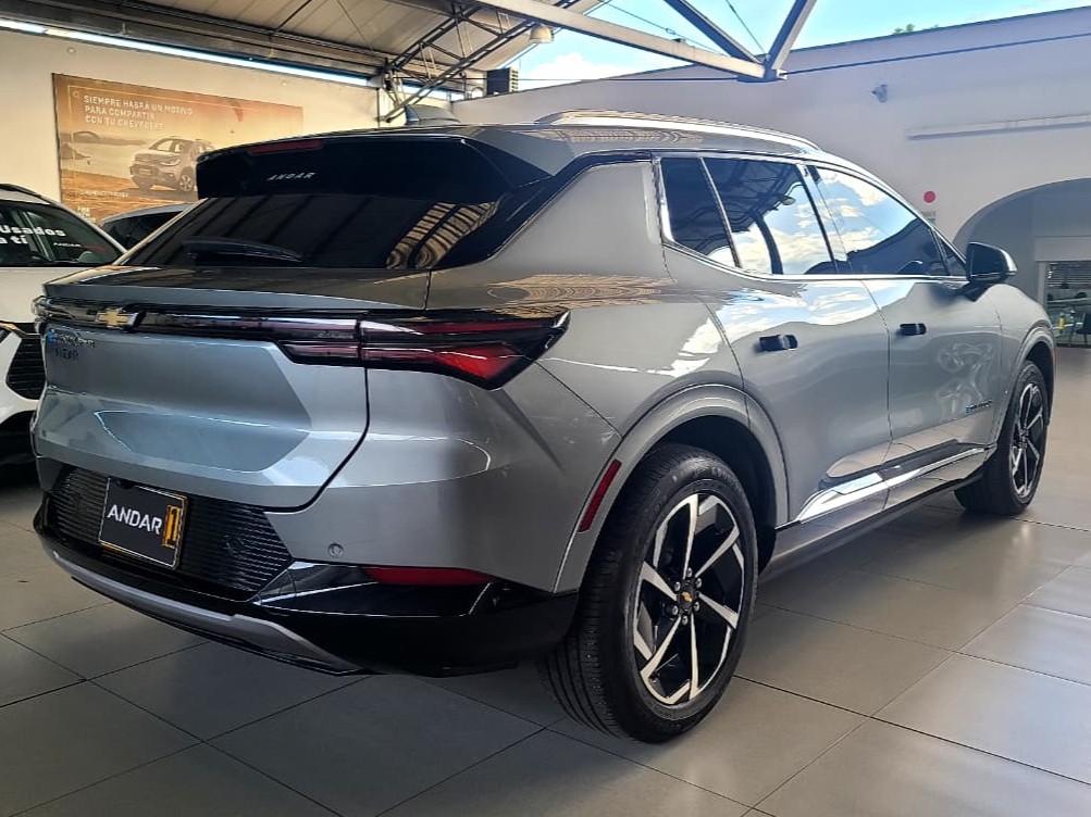 
								EQUINOX EV EAWD LT full									