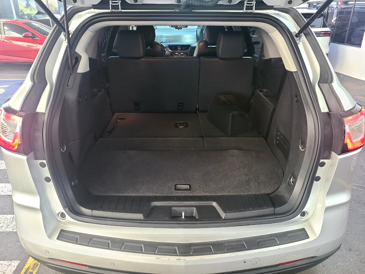 
								TRAVERSE 2LT AWD 3.6L AWD AT full									