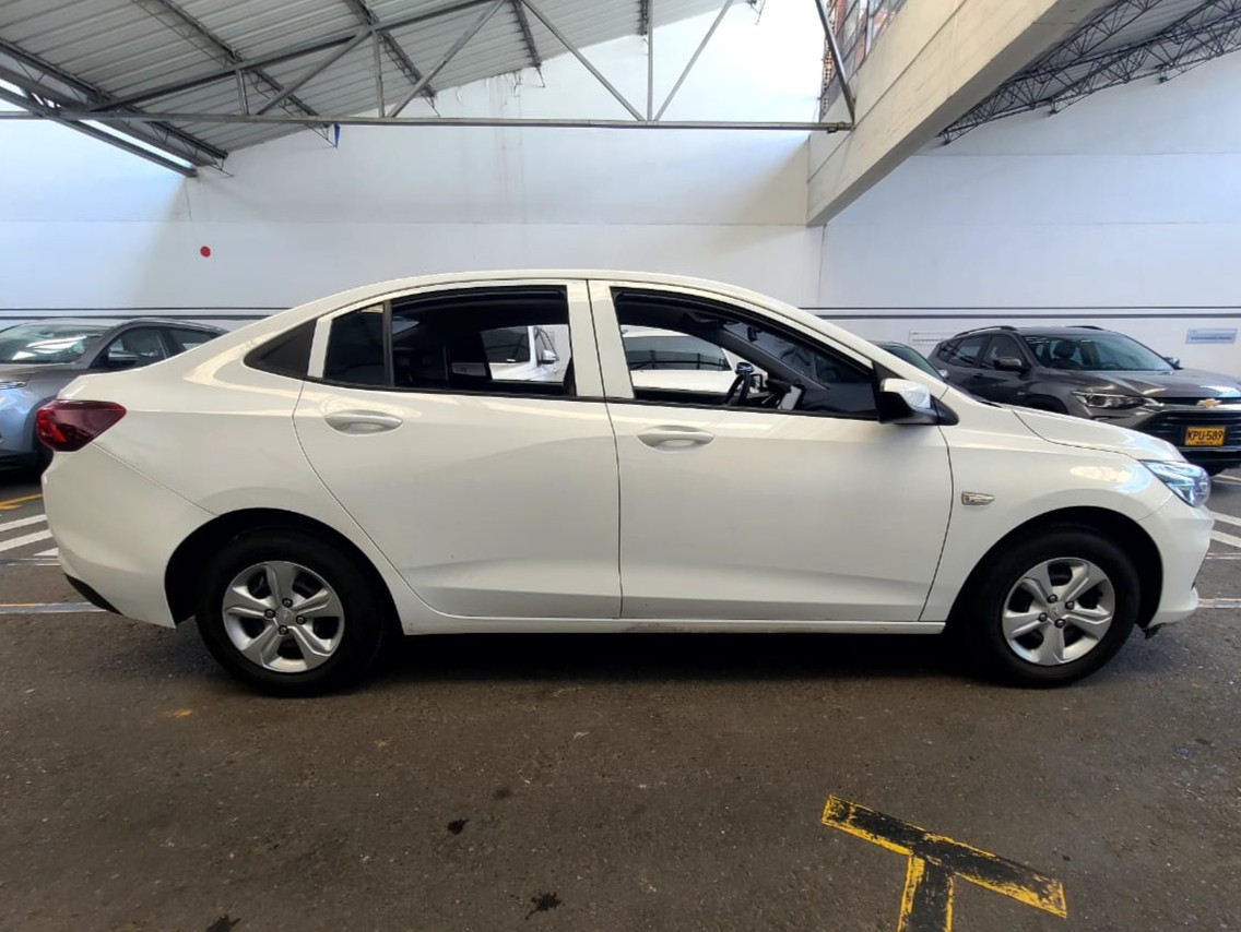 
								ONIX LT TP 1000CC T 4P 6AB ABS full									