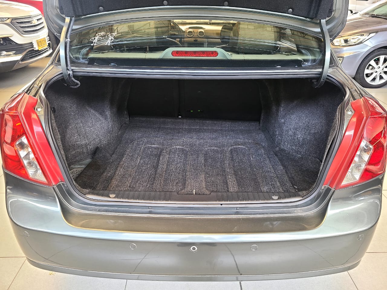 
								OPTRA ADV 1.6 4P M/T A/C full									