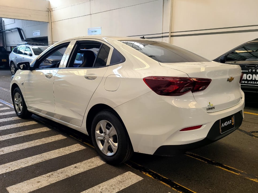 
								ONIX LT TP 1000CC T 4P 6AB ABS full									