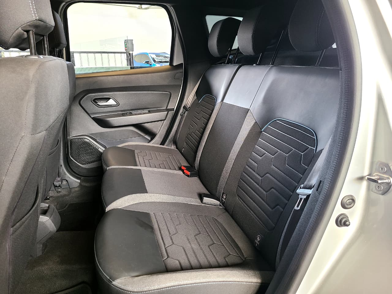 
								RENAULT DUSTER [2] ICONIC AT 1300CC T 4X2 full									