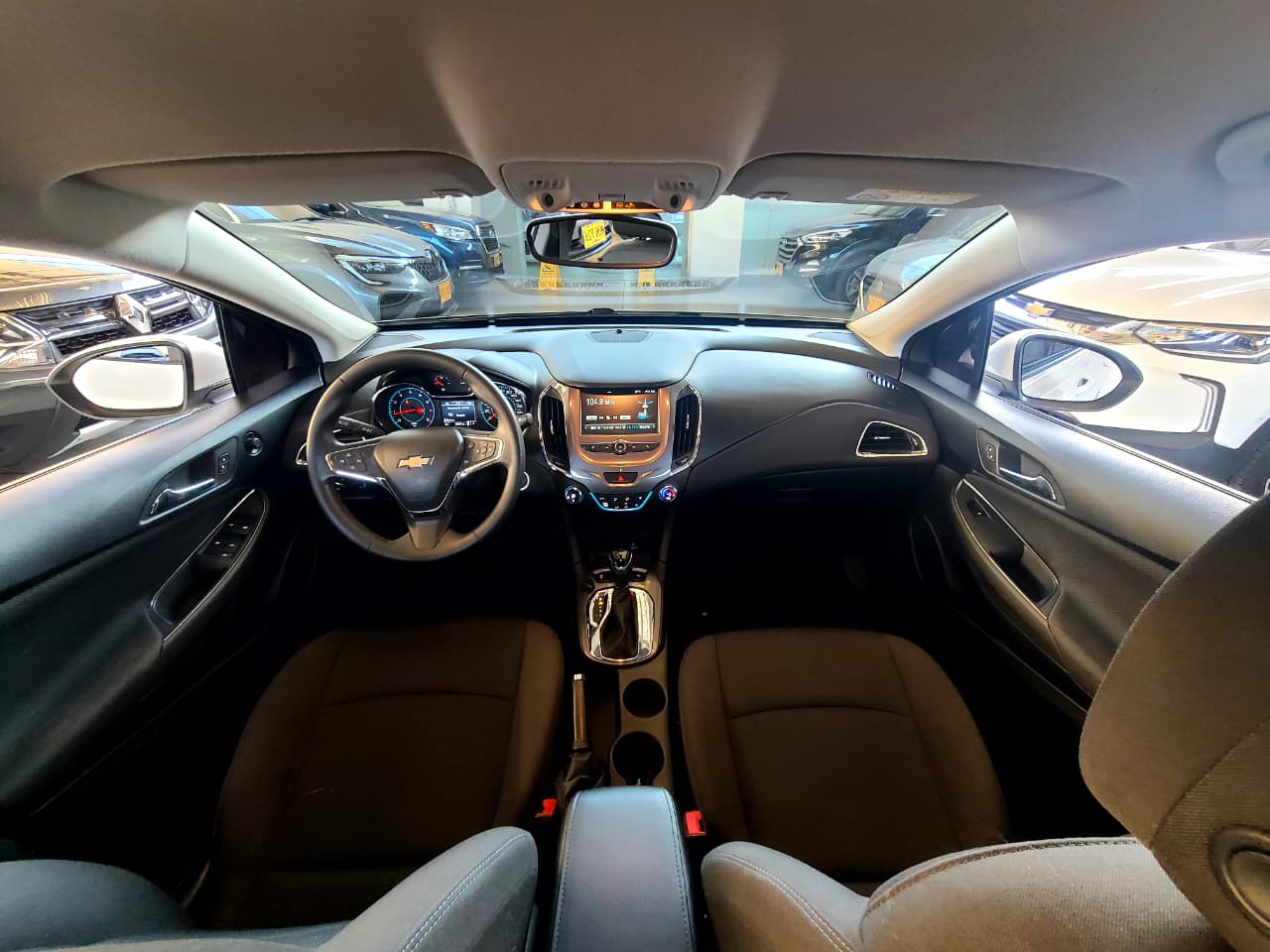 
								CRUZE LT 1.4L TURBO AT full									