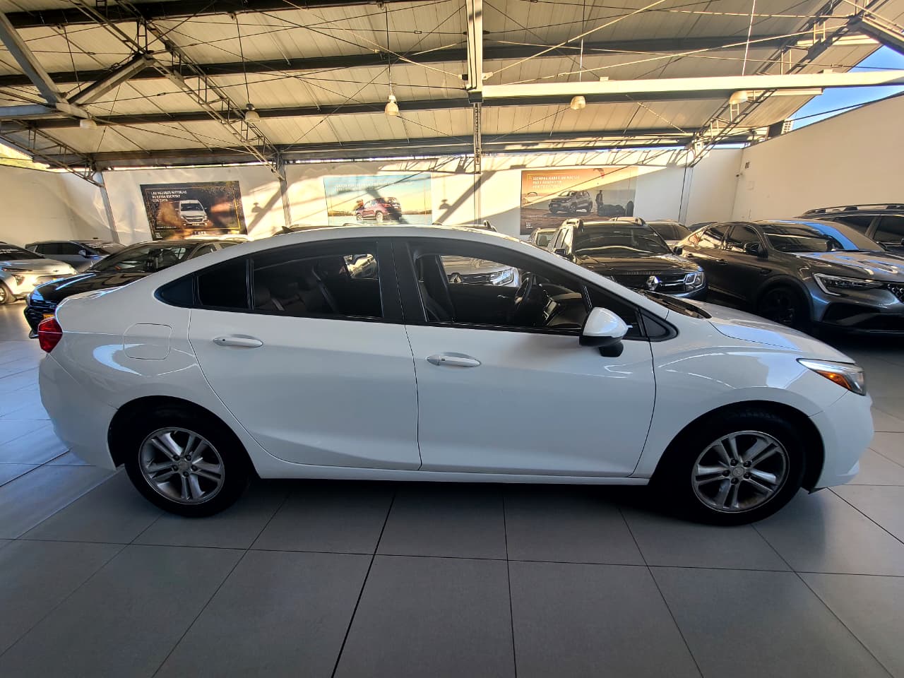 
								CRUZE LT 1.4L TURBO AT full									