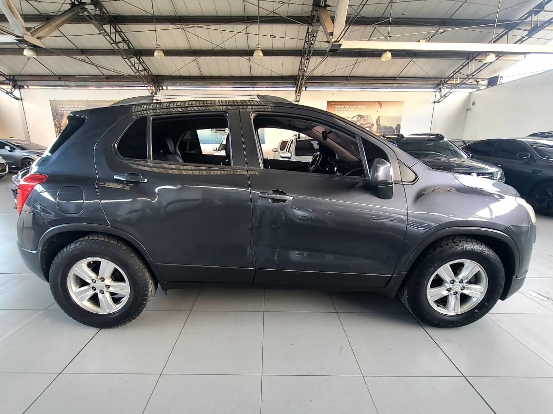 
								TRACKER FWD  LS  AT full									