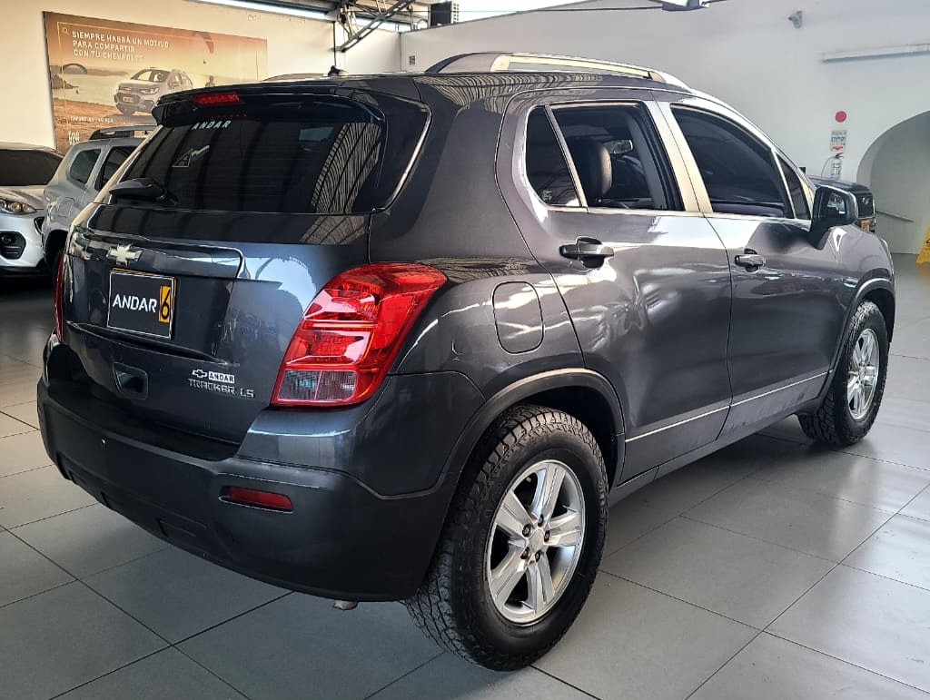 
								TRACKER FWD  LS  AT full									