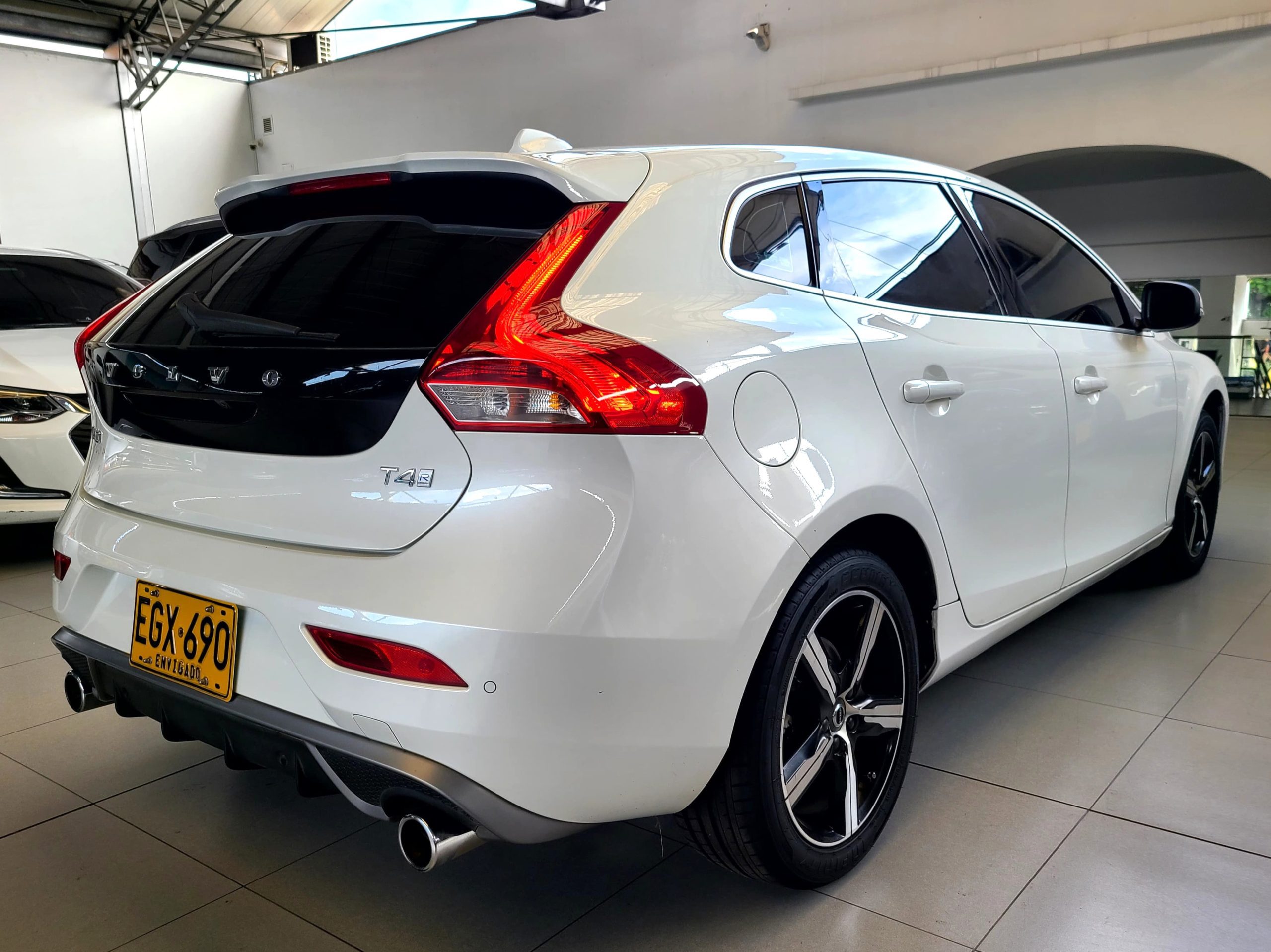 V40(2)(FL)T4 DRIVE E R DESIGN TP 2000CC full