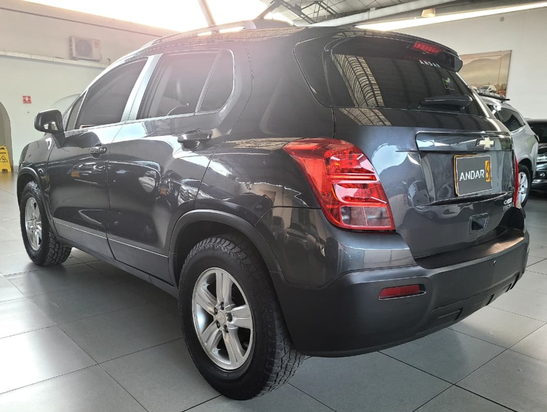 
								TRACKER FWD  LS  AT full									