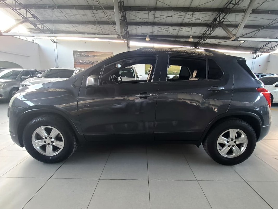 
								TRACKER FWD  LS  AT full									