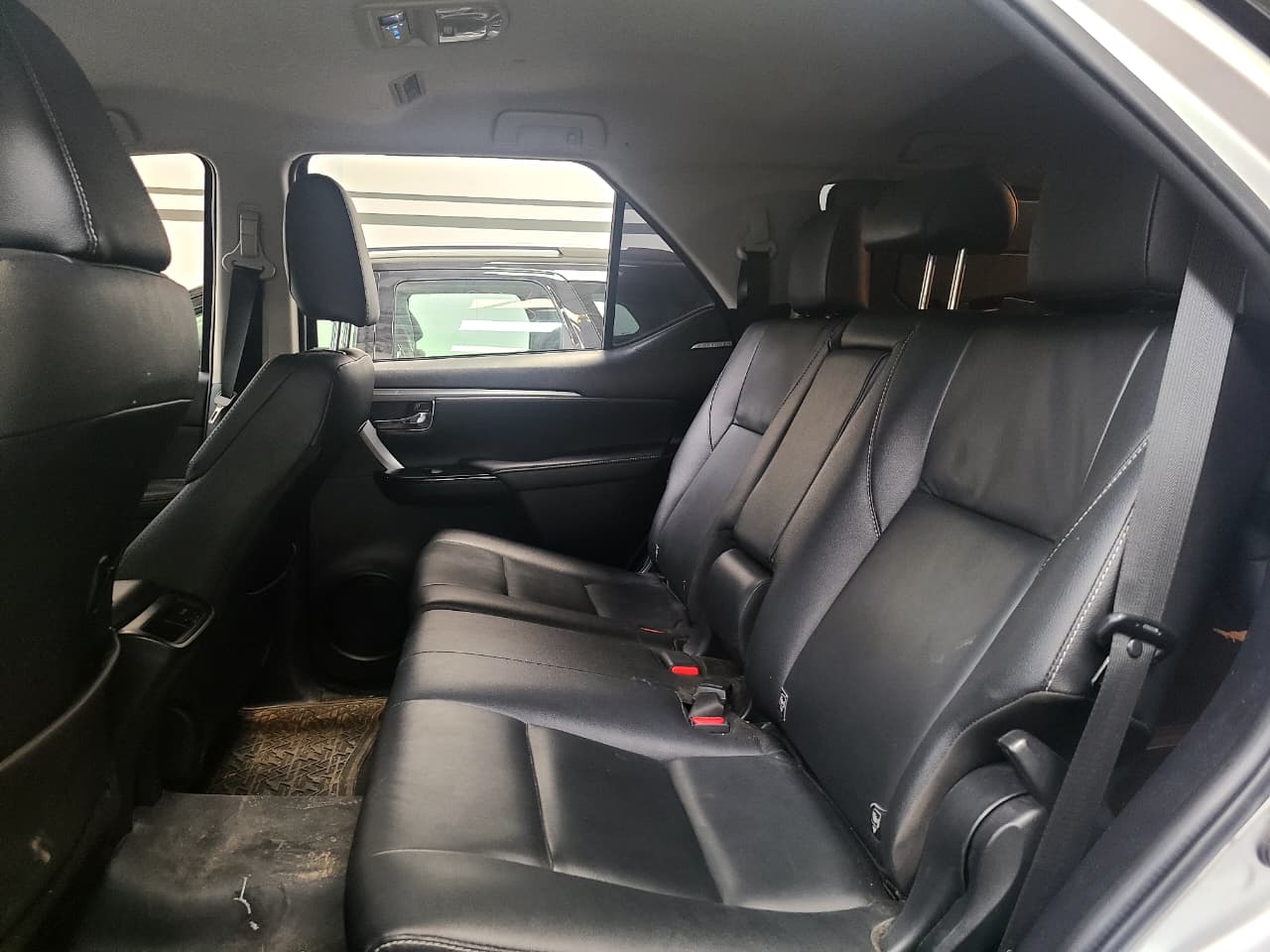 
								TOYOTA FORTUNER [2] [FL] 2.4L SR TP 2400CC TD 7AB 4X2 full									