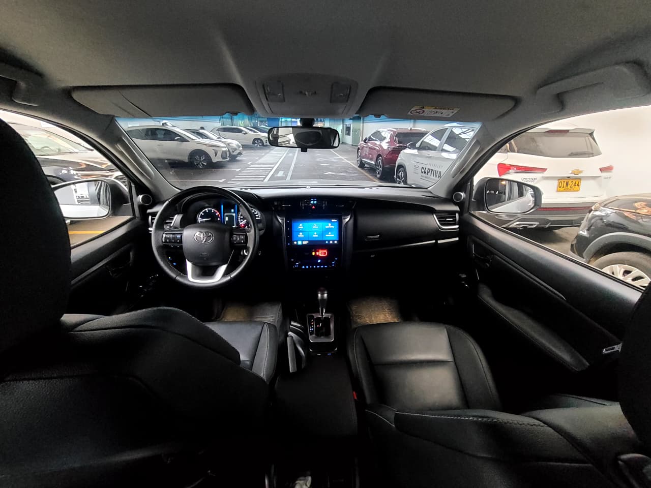 
								TOYOTA FORTUNER [2] [FL] 2.4L SR TP 2400CC TD 7AB 4X2 full									