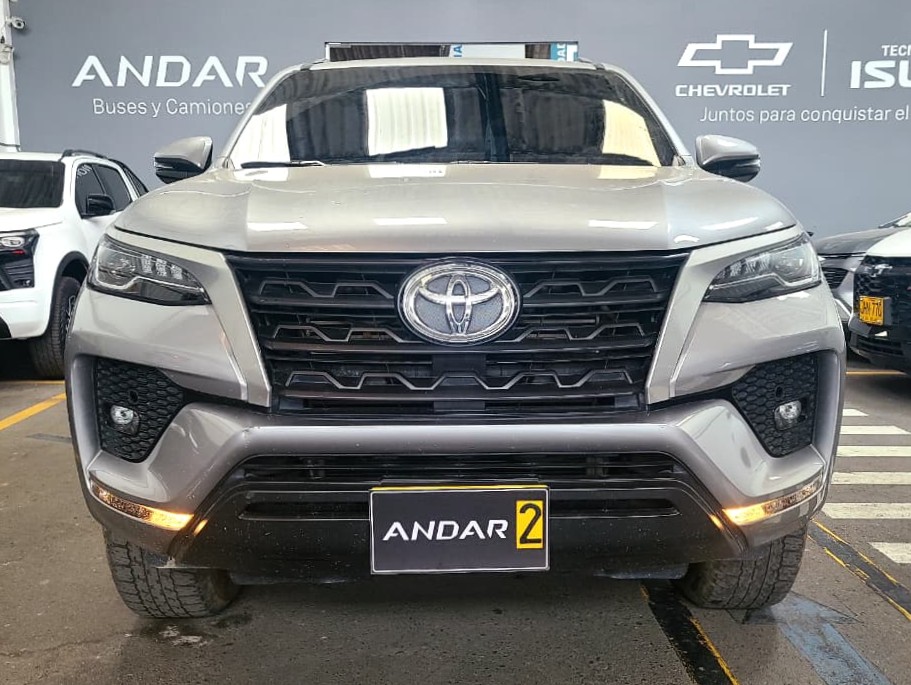 
								TOYOTA FORTUNER [2] [FL] 2.4L SR TP 2400CC TD 7AB 4X2 full									