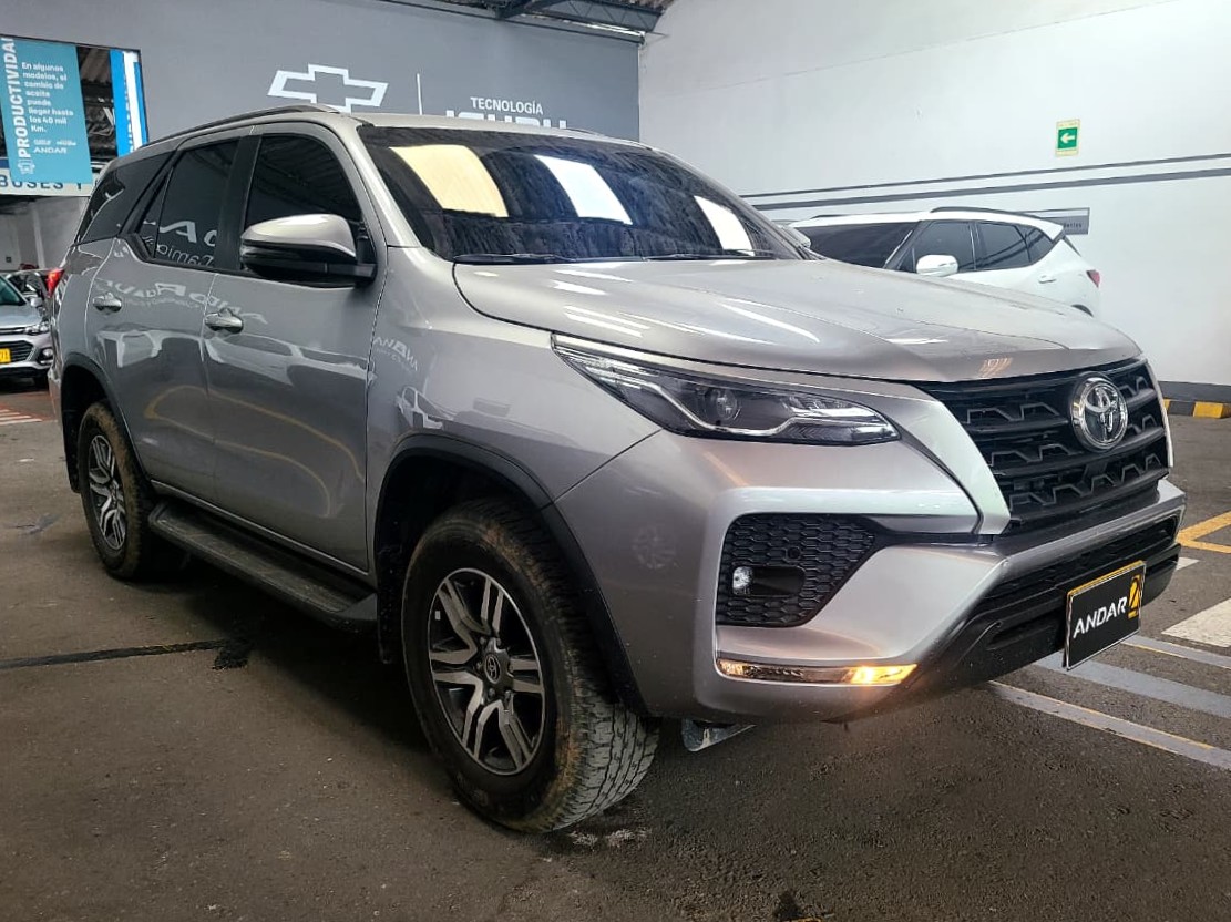 
								TOYOTA FORTUNER [2] [FL] 2.4L SR TP 2400CC TD 7AB 4X2 full									