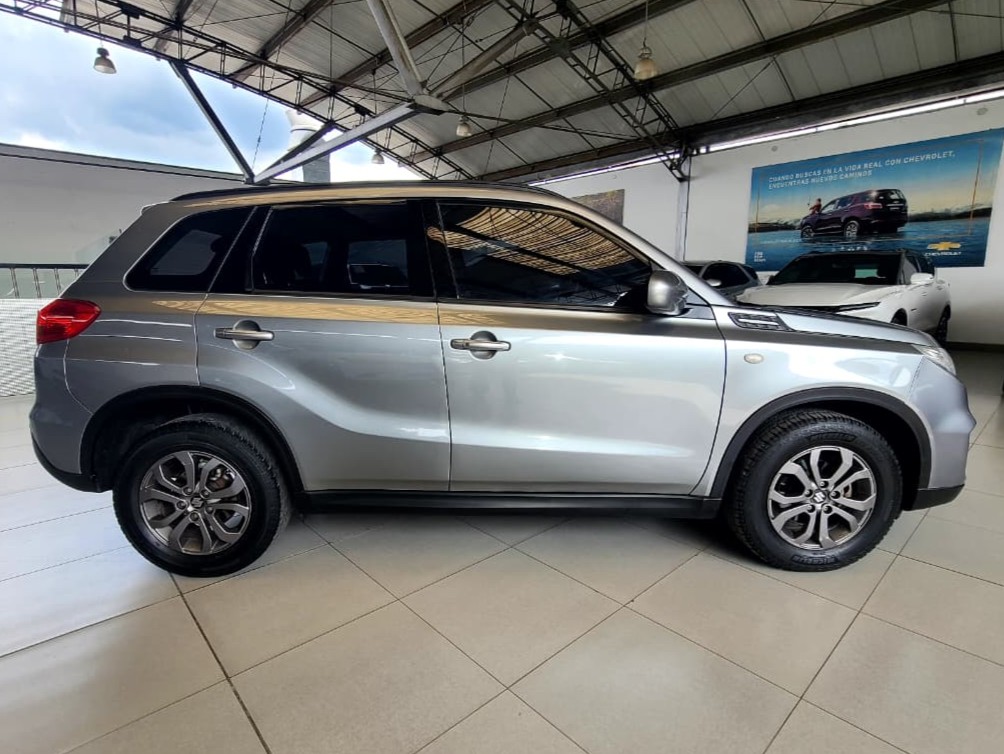 
								SUZUKI VITARA GL AT 1600CC 2AB ABS 4X2 AA full									