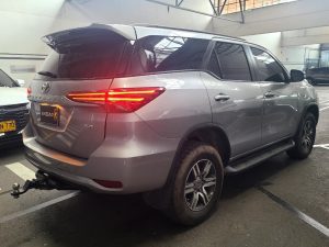 TOYOTA FORTUNER [2] [FL] 2.4L SR TP 2400CC TD 7AB 4X2