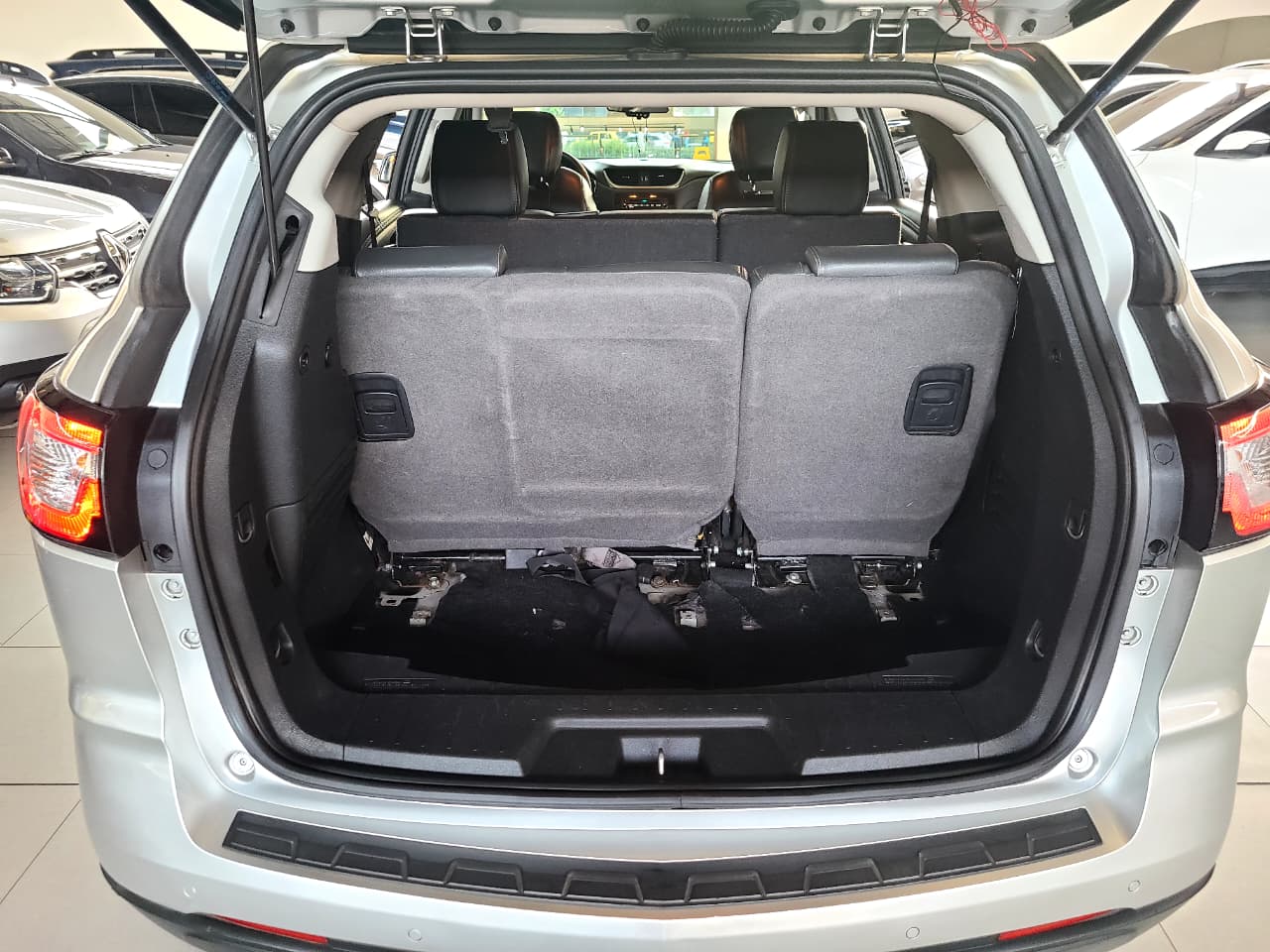 
								TRAVERSE 3.6L AT LS AWD full									