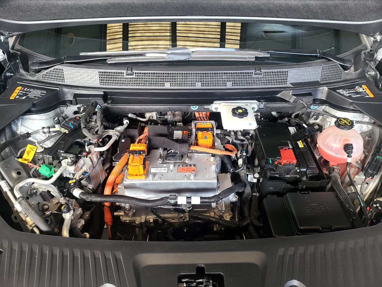 
								EQUINOX EV EAWD full									