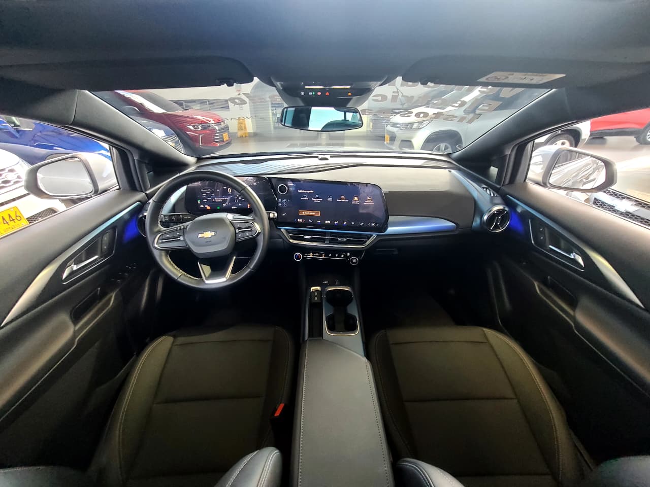 
								EQUINOX EV EAWD full									