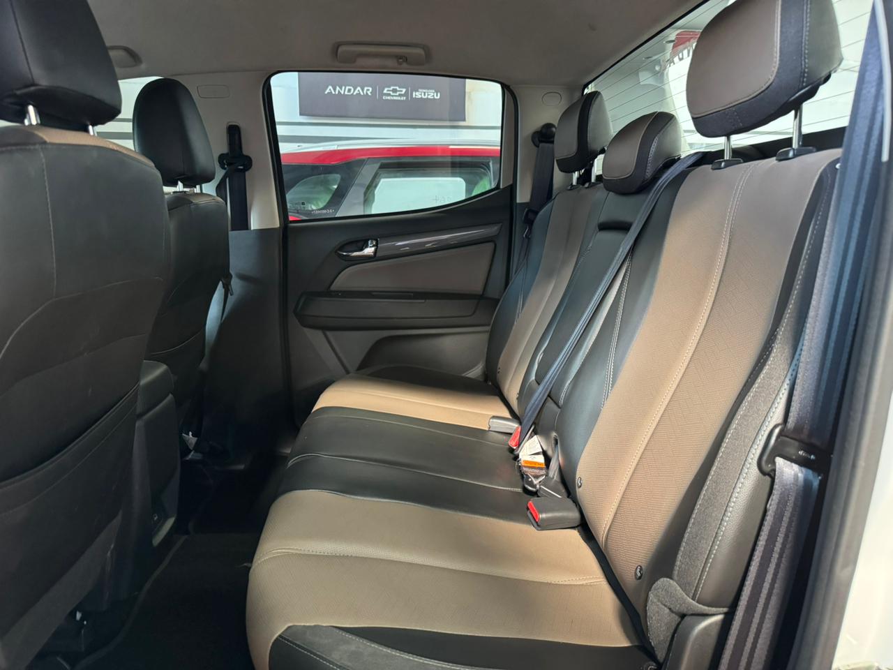 
								COLORADO HC CC 4X4 full									