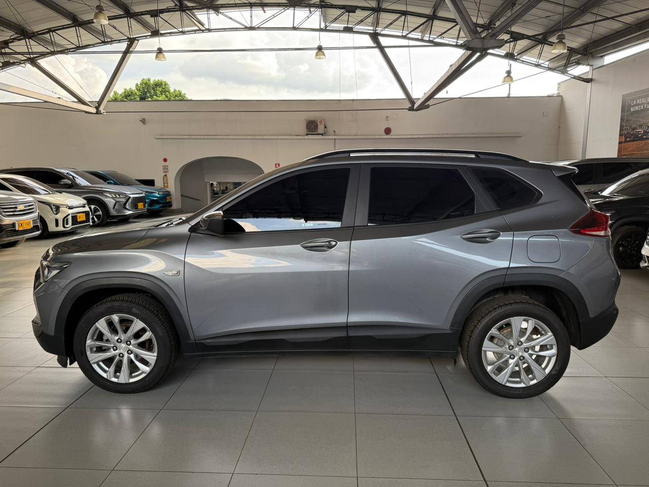 
								TRACKER LTZ TURBO AC 1.2 5P 4X2 TA full									
