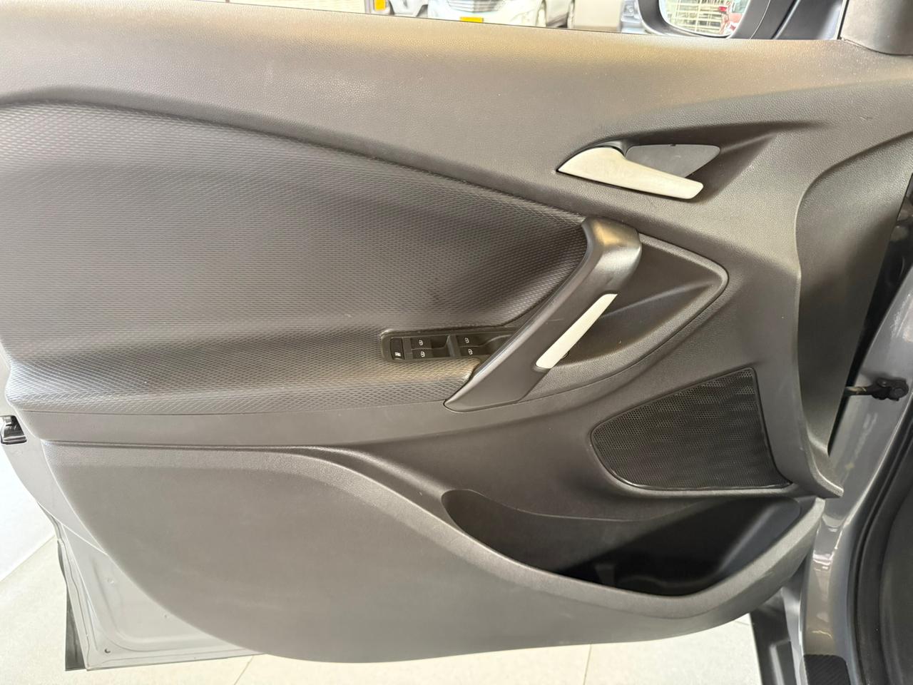 
								TRACKER LTZ TURBO AC 1.2 5P 4X2 TA full									