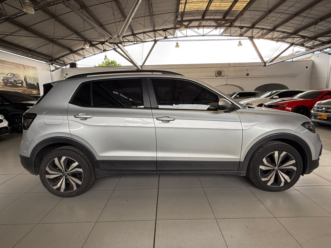 
								VOLKSWAGEN T-CROSS TRENDLINE TP 1000CC T 6AB ABS CT R17 full									