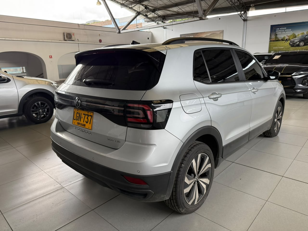 
								VOLKSWAGEN T-CROSS TRENDLINE TP 1000CC T 6AB ABS CT R17 full									