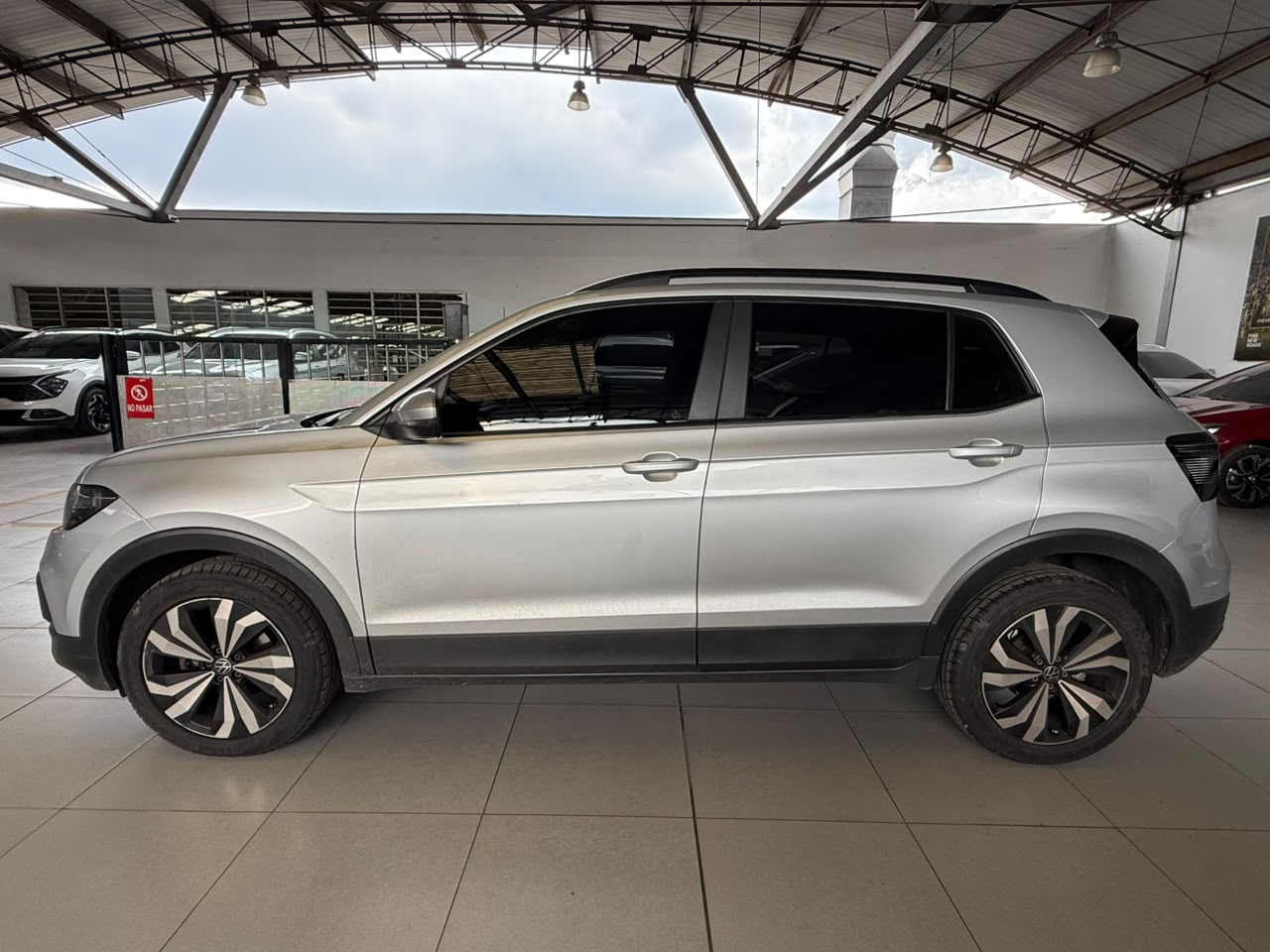 
								VOLKSWAGEN T-CROSS TRENDLINE TP 1000CC T 6AB ABS CT R17 full									