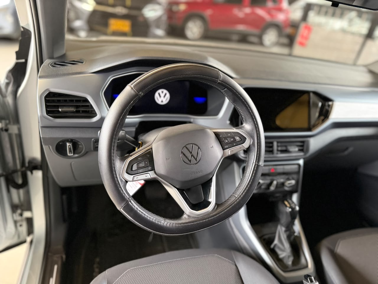 
								VOLKSWAGEN T-CROSS TRENDLINE TP 1000CC T 6AB ABS CT R17 full									