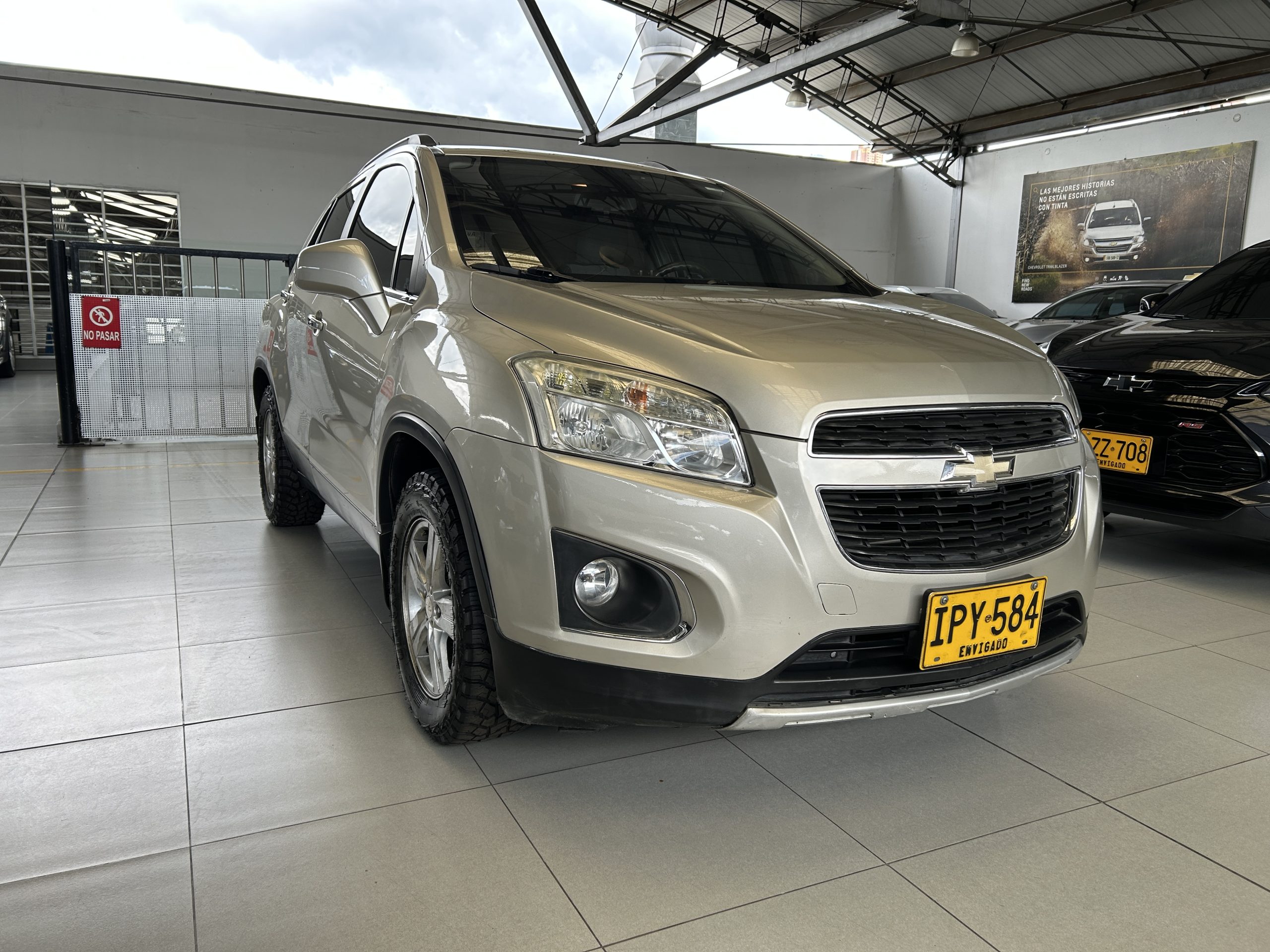 TRACKER FWD LT AT 2016